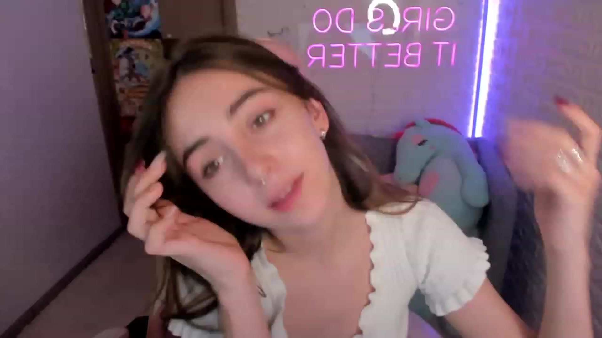 Gallery image thumbnail from ElsaYoung's myfreecams stream on, 12/27/2022, 16:32 image 17 of 20