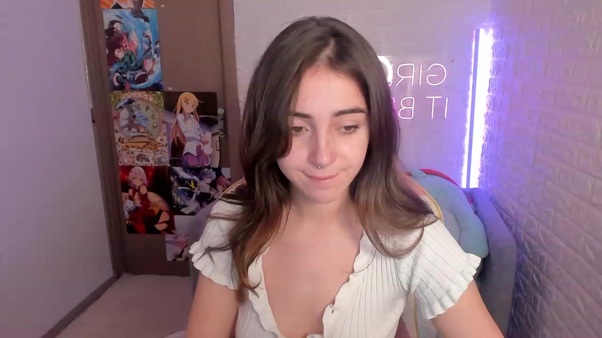 Gallery image thumbnail from ElsaYoung's myfreecams stream on, 12/27/2022, 17:44 image 13 of 20