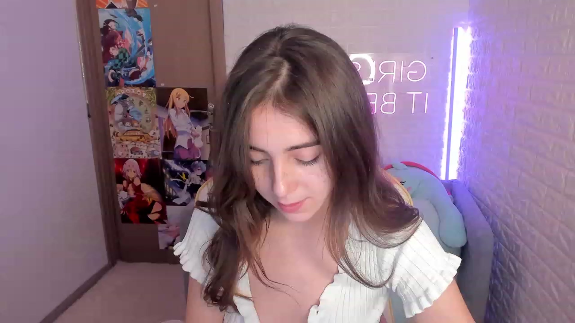 Gallery image thumbnail from ElsaYoung's myfreecams stream on, 12/27/2022, 17:44 image 18 of 20