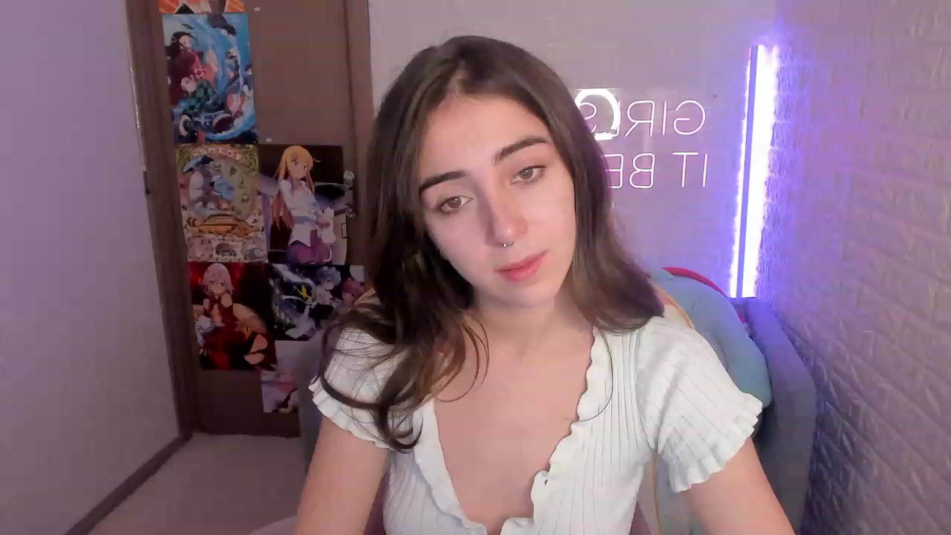 Gallery image thumbnail from ElsaYoung's myfreecams stream on, 12/27/2022, 17:44 image 8 of 20