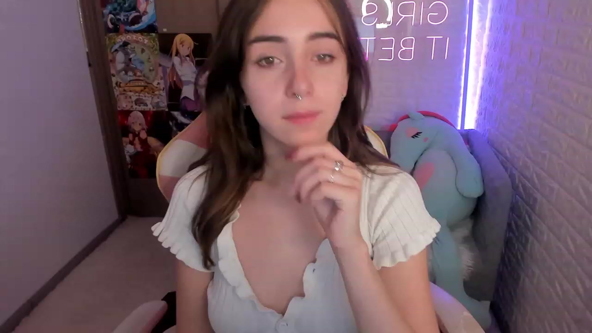 Gallery image thumbnail from ElsaYoung's myfreecams stream on, 12/27/2022, 18:38 image 14 of 20