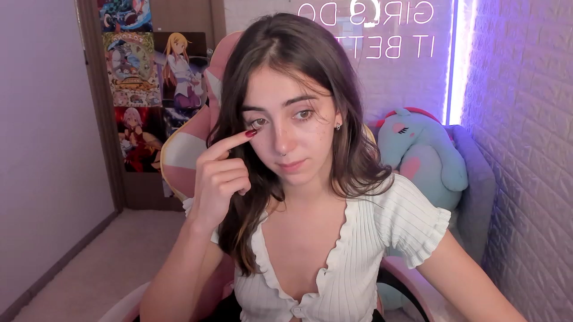 Gallery image thumbnail from ElsaYoung's myfreecams stream on, 12/27/2022, 18:38 image 5 of 20