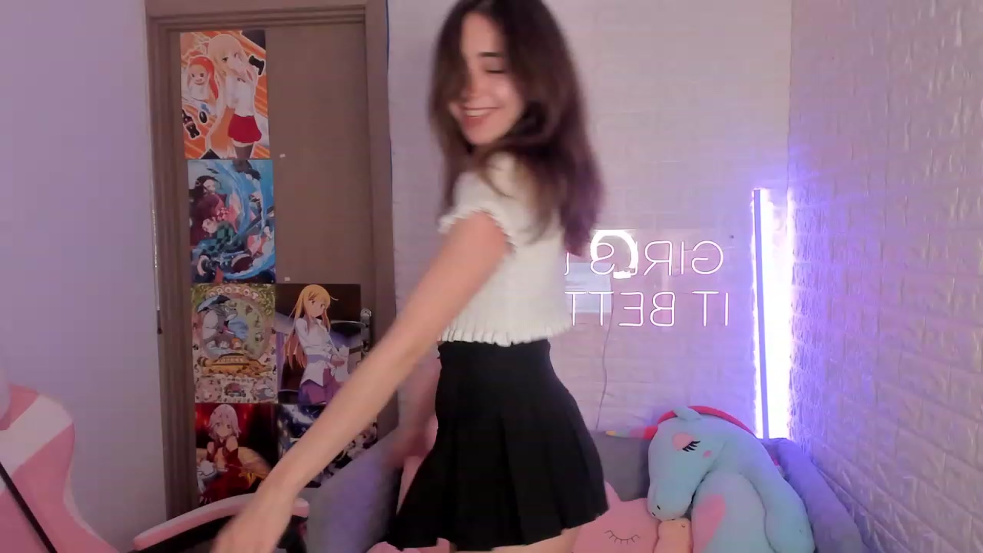Gallery image thumbnail from ElsaYoung's myfreecams stream on, 12/27/2022, 18:38 image 19 of 20