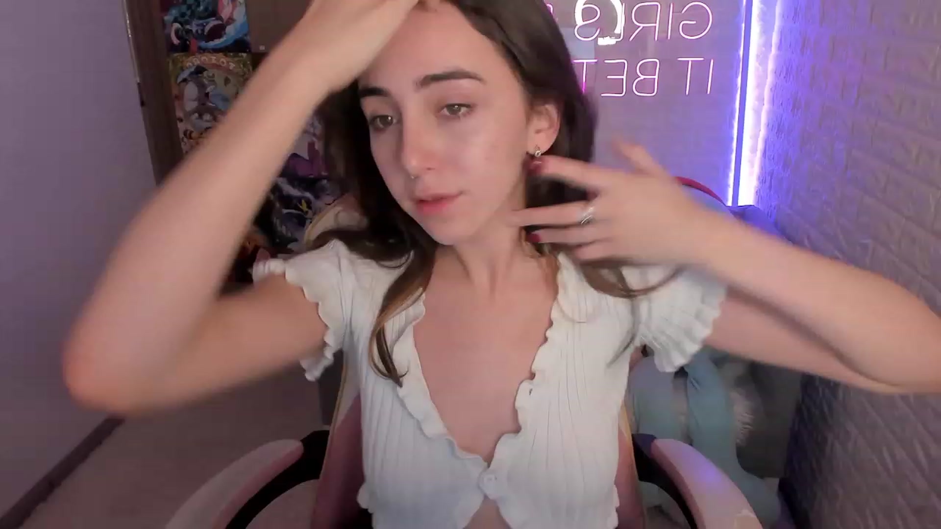 Gallery image thumbnail from ElsaYoung's myfreecams stream on, 12/27/2022, 18:38 image 12 of 20