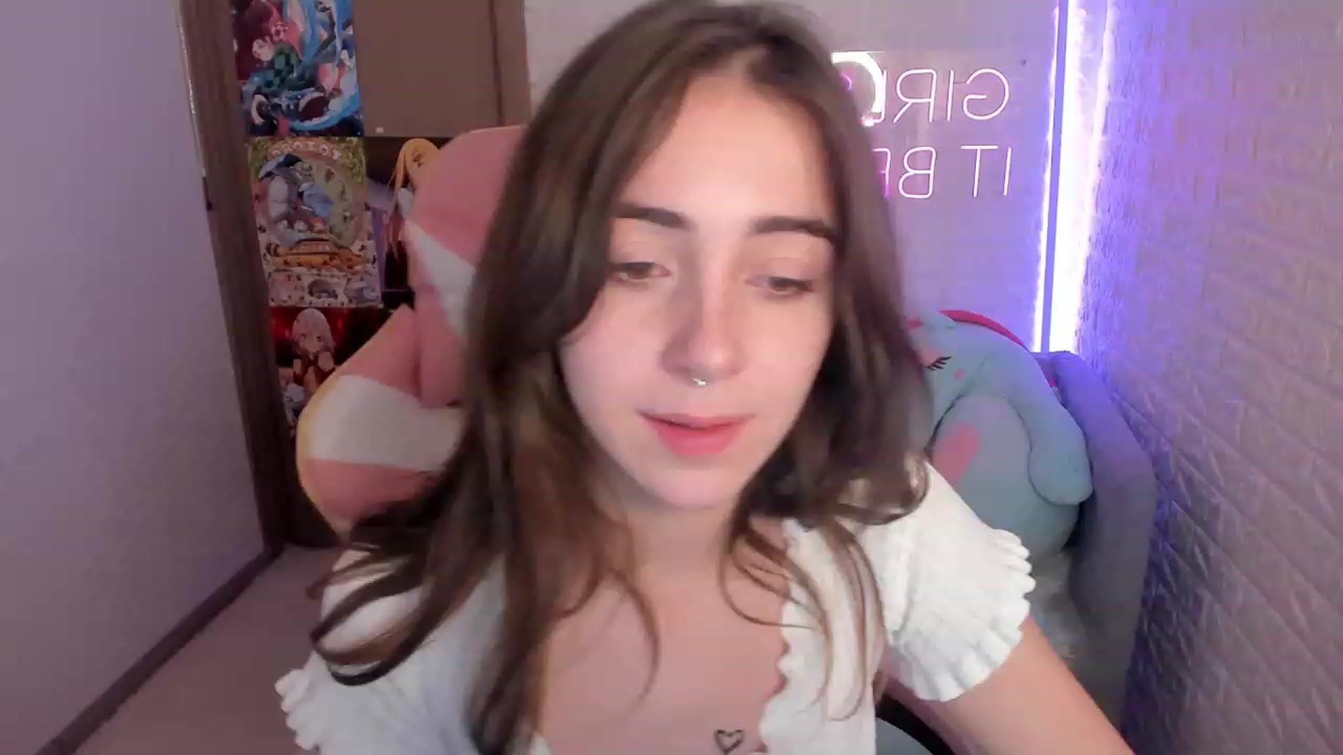 Gallery image thumbnail from ElsaYoung's myfreecams stream on, 12/27/2022, 19:01 image 9 of 20
