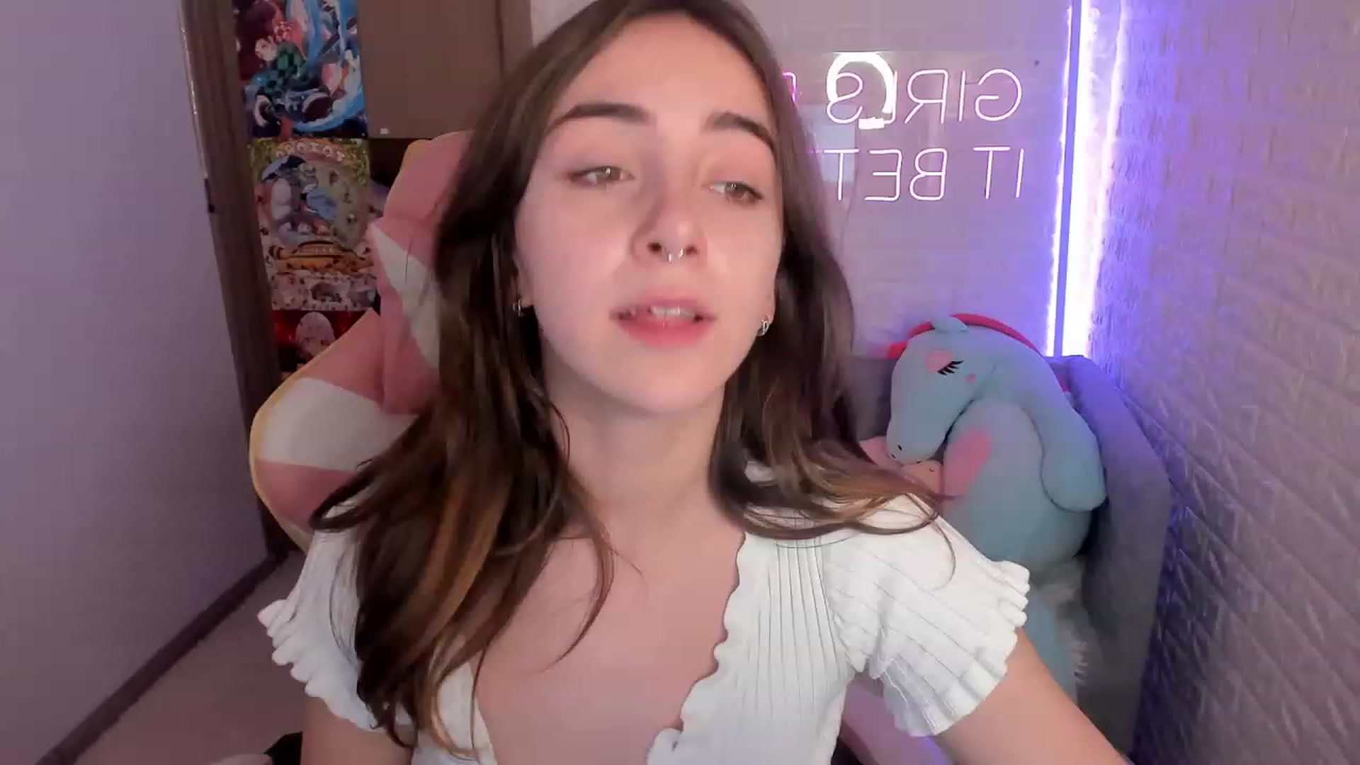 Gallery image thumbnail from ElsaYoung's myfreecams stream on, 12/27/2022, 19:01 image 5 of 20