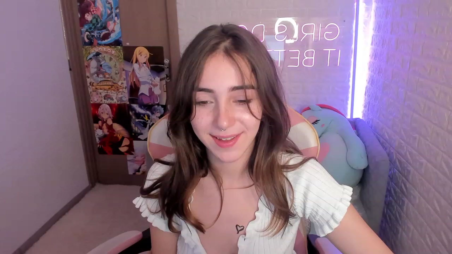 Gallery image thumbnail from ElsaYoung's myfreecams stream on, 12/27/2022, 19:01 image 18 of 20