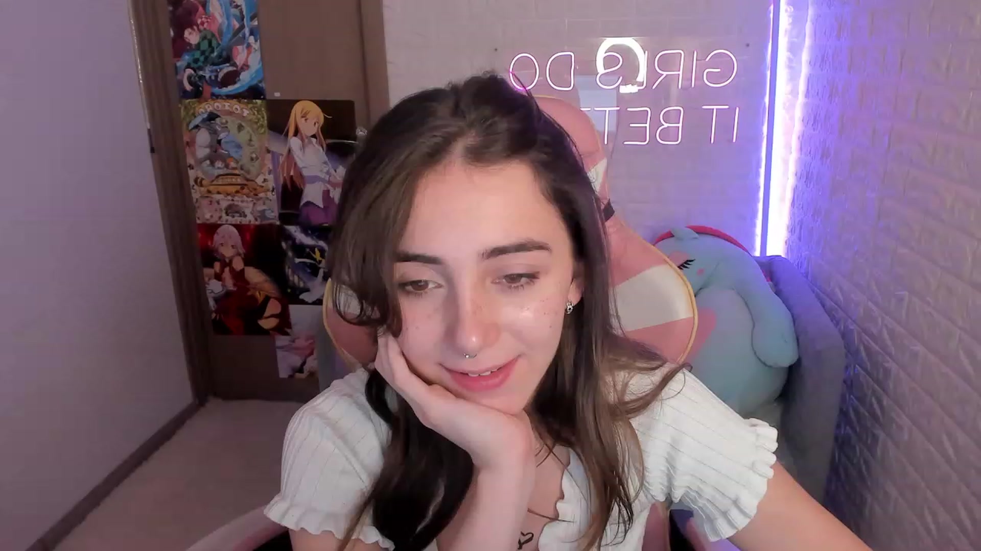 Gallery image thumbnail from ElsaYoung's myfreecams stream on, 12/27/2022, 19:01 image 20 of 20