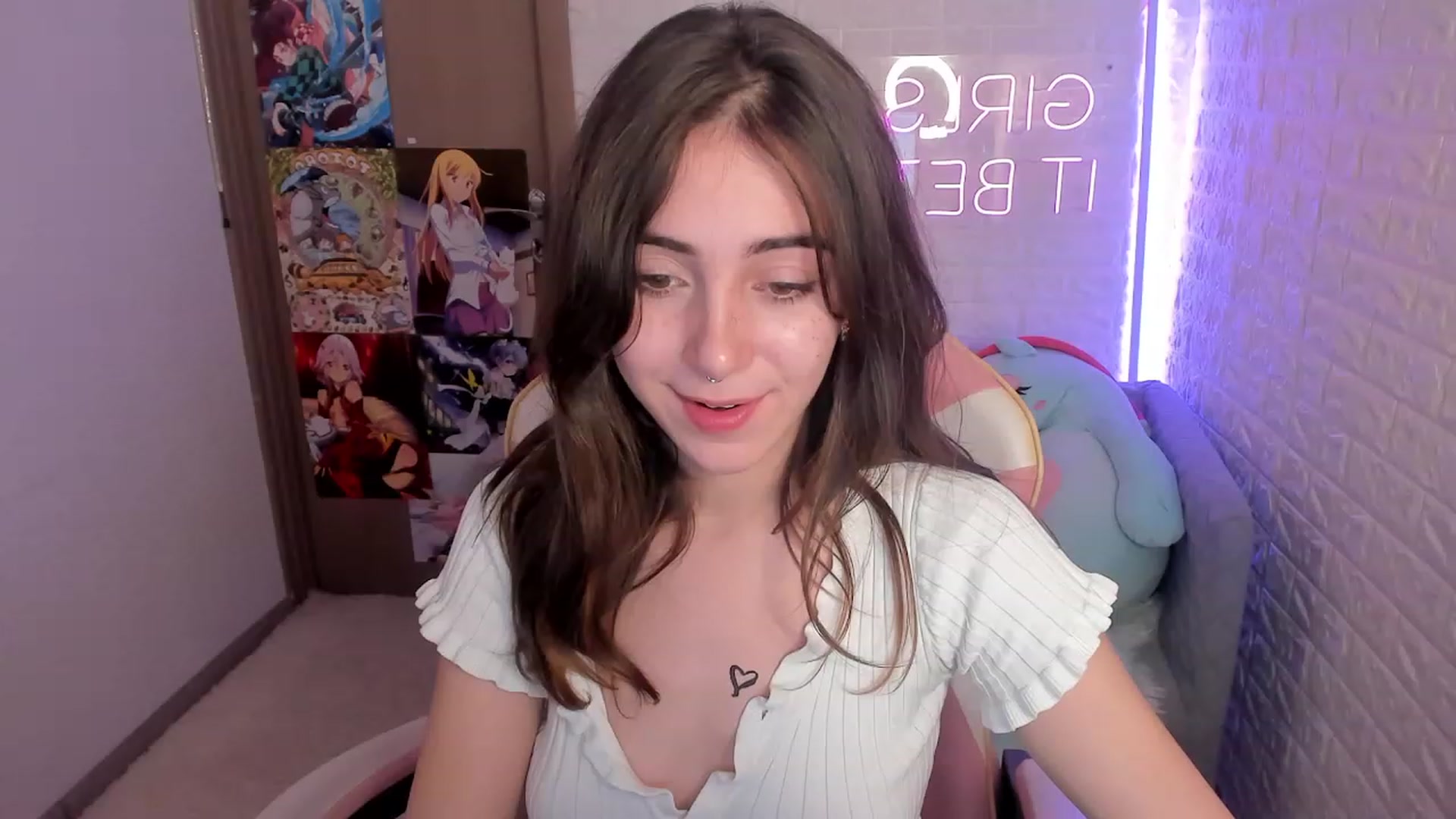 Gallery image thumbnail from ElsaYoung's myfreecams stream on, 12/27/2022, 19:01 image 7 of 20