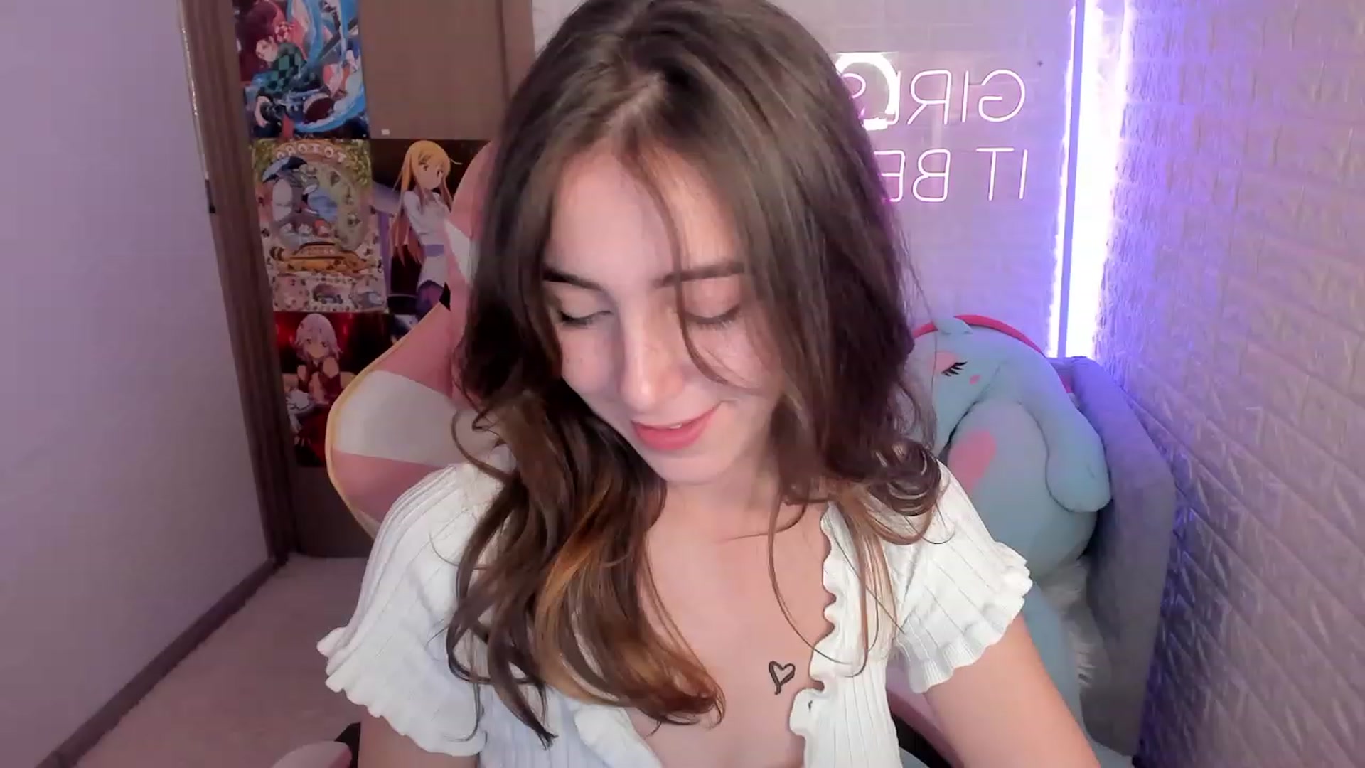 Gallery image thumbnail from ElsaYoung's myfreecams stream on, 12/27/2022, 19:01 image 11 of 20