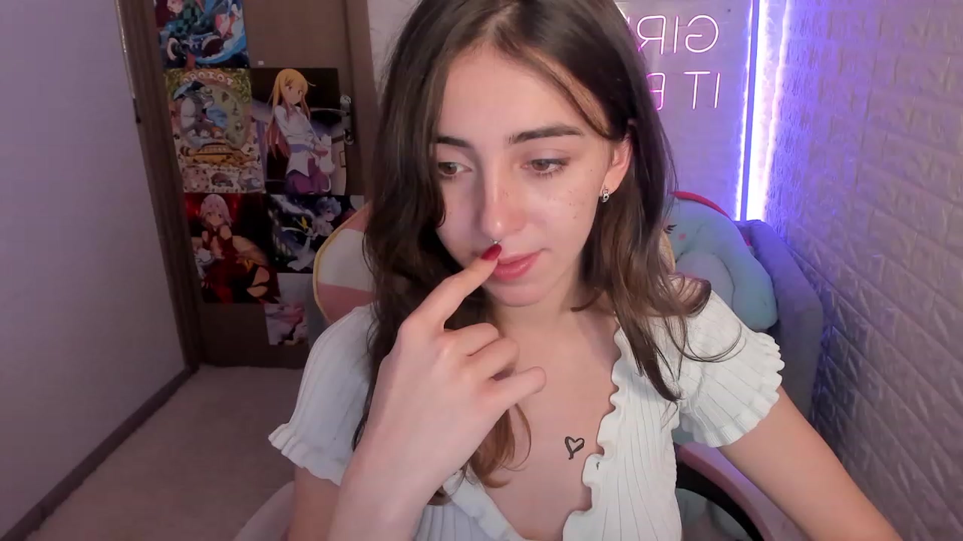 Gallery image thumbnail from ElsaYoung's myfreecams stream on, 12/27/2022, 19:20 image 9 of 20