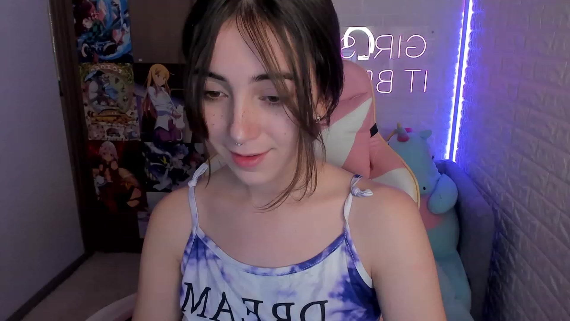 Gallery image thumbnail from ElsaYoung's myfreecams stream on, 12/28/2022, 11:19 image 3 of 20
