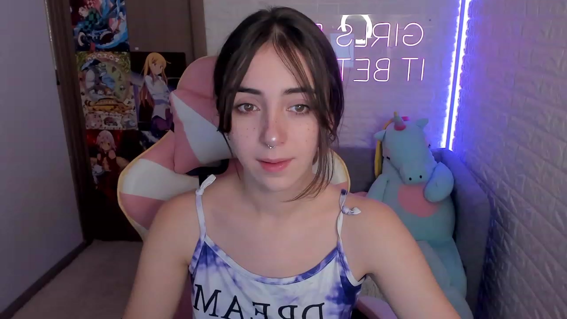 Gallery image thumbnail from ElsaYoung's myfreecams stream on, 12/28/2022, 11:19 image 16 of 20