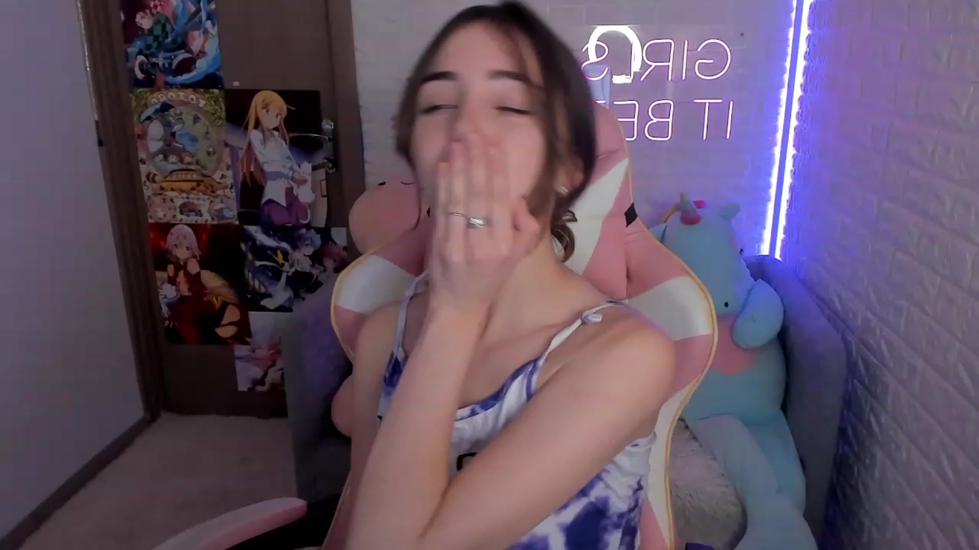 Gallery image thumbnail from ElsaYoung's myfreecams stream on, 12/28/2022, 11:19 image 10 of 20
