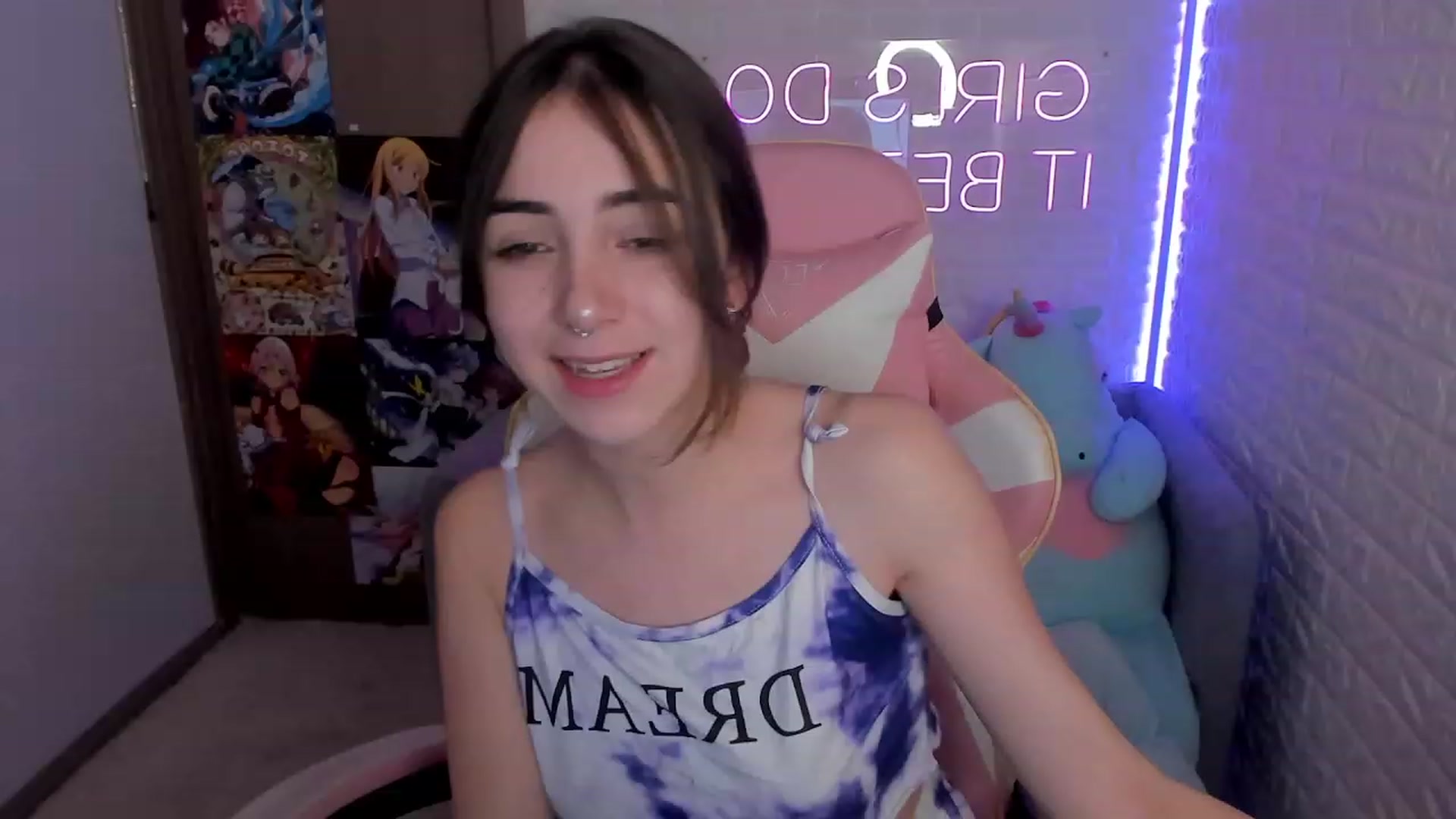 Gallery image thumbnail from ElsaYoung's myfreecams stream on, 12/28/2022, 11:19 image 9 of 20