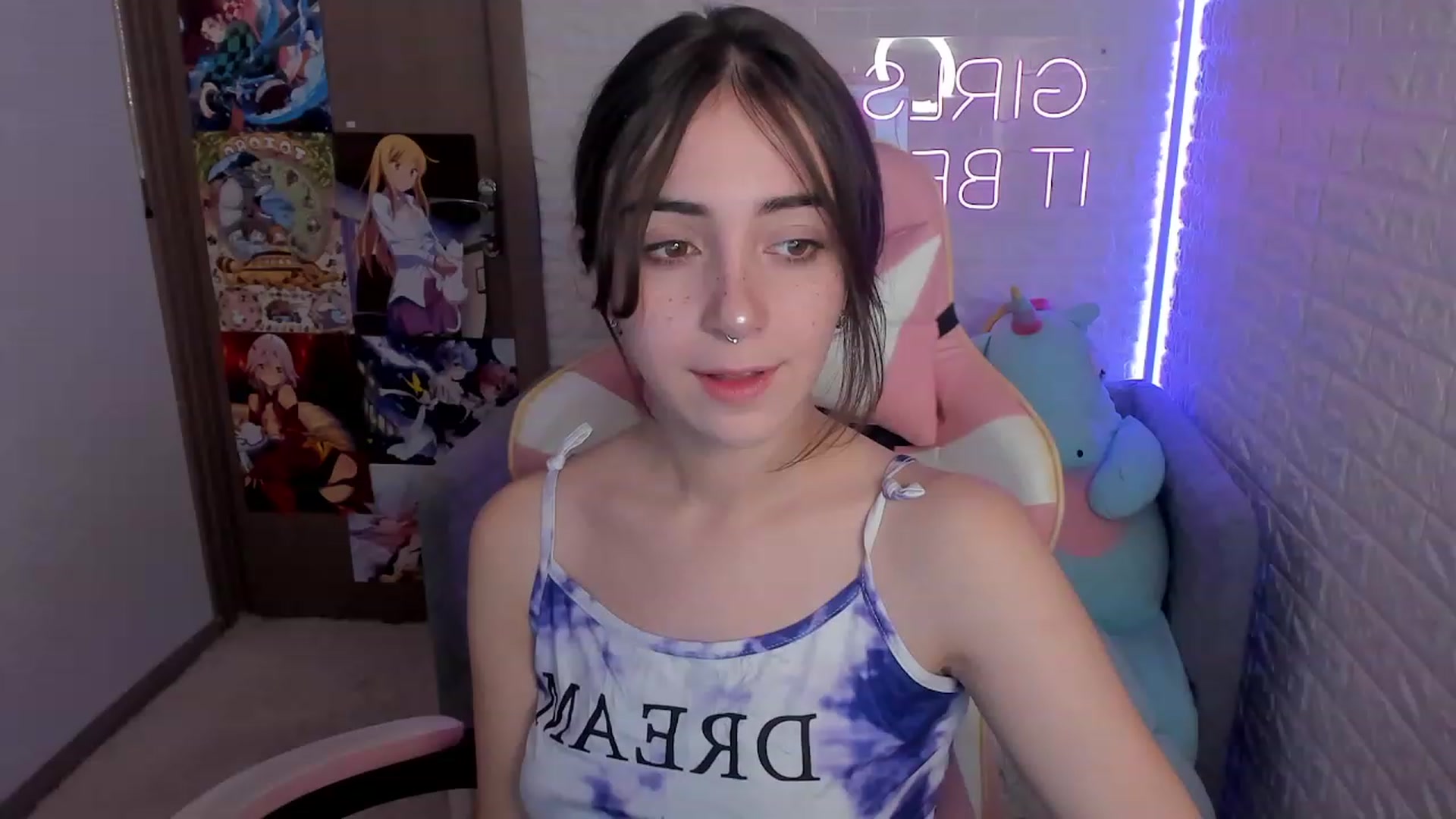 Gallery image thumbnail from ElsaYoung's myfreecams stream on, 12/28/2022, 11:19 image 12 of 20
