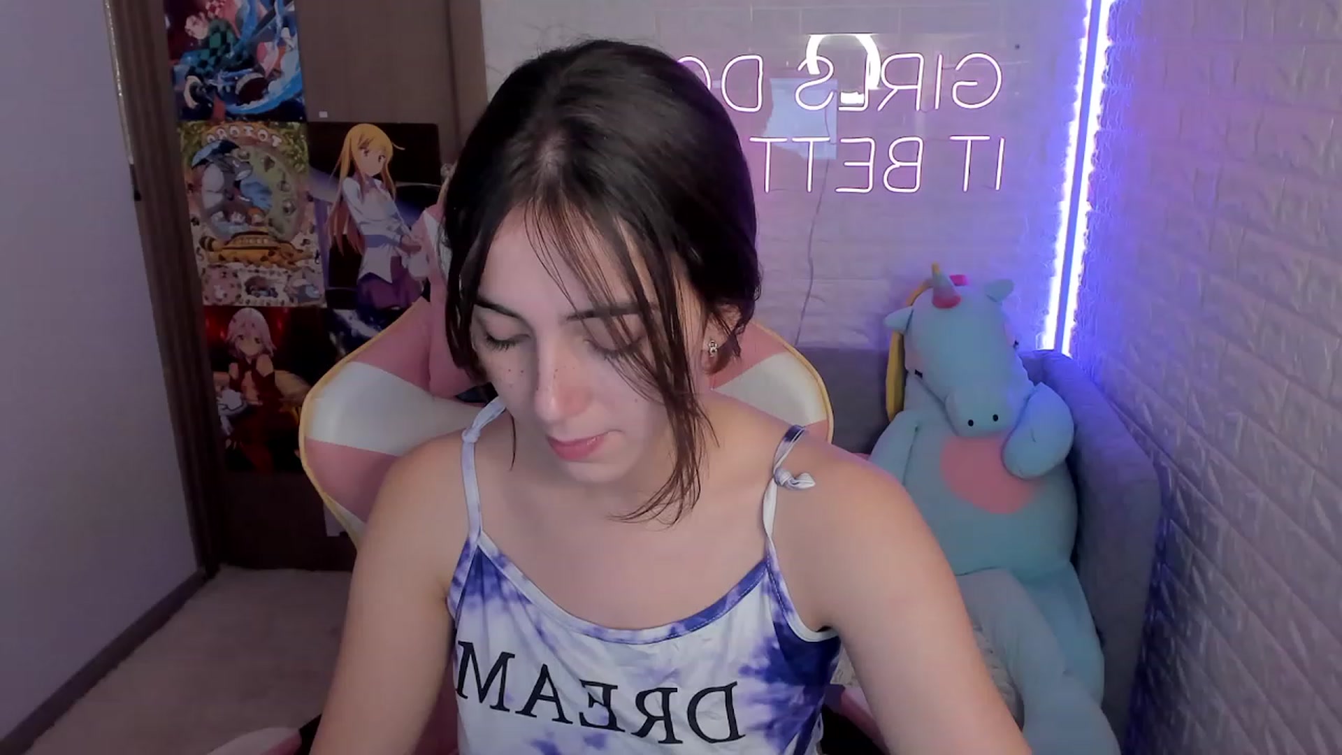 Gallery image thumbnail from ElsaYoung's myfreecams stream on, 12/28/2022, 11:19 image 13 of 20