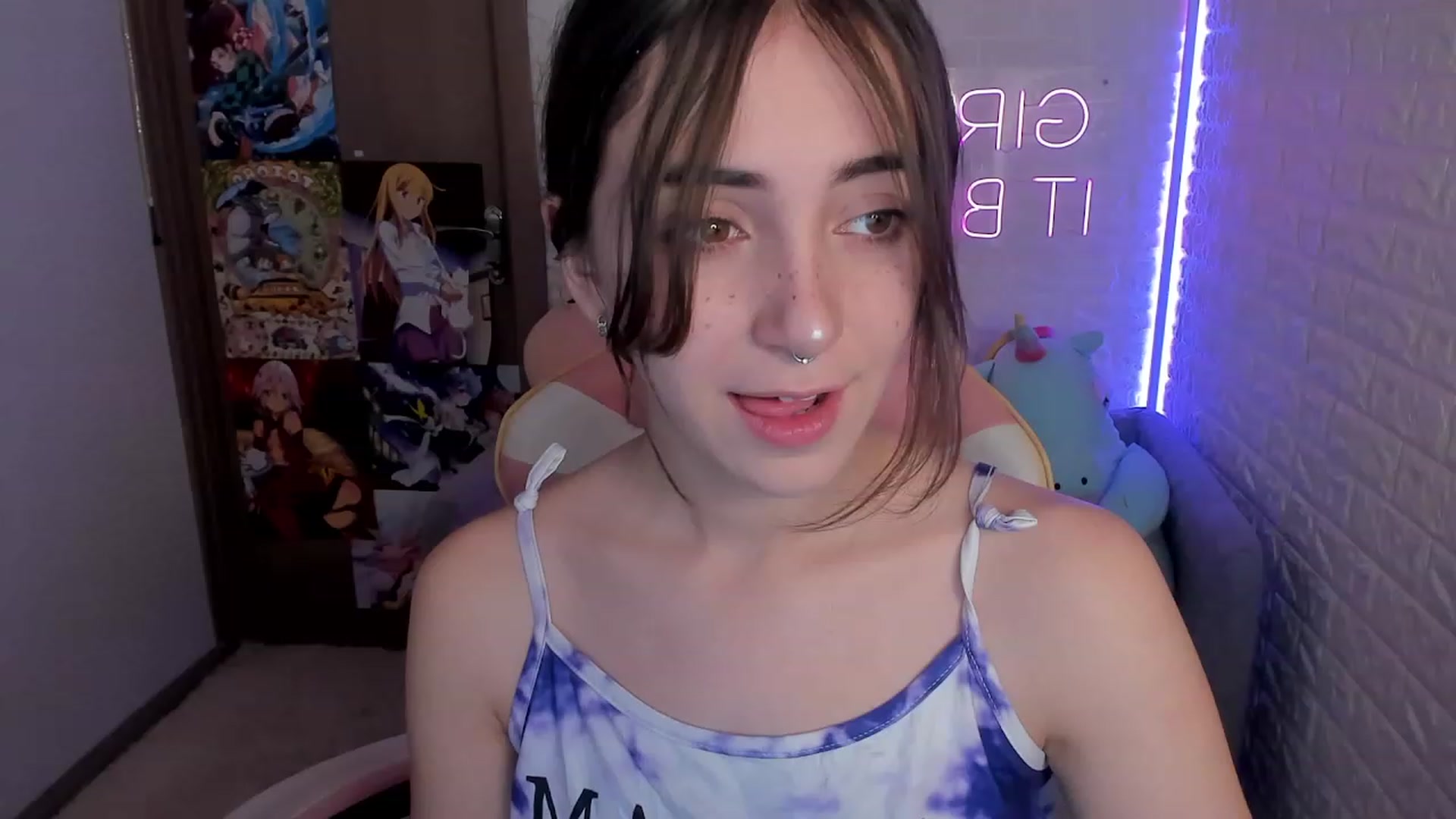 Gallery image thumbnail from ElsaYoung's myfreecams stream on, 12/28/2022, 11:19 image 5 of 20