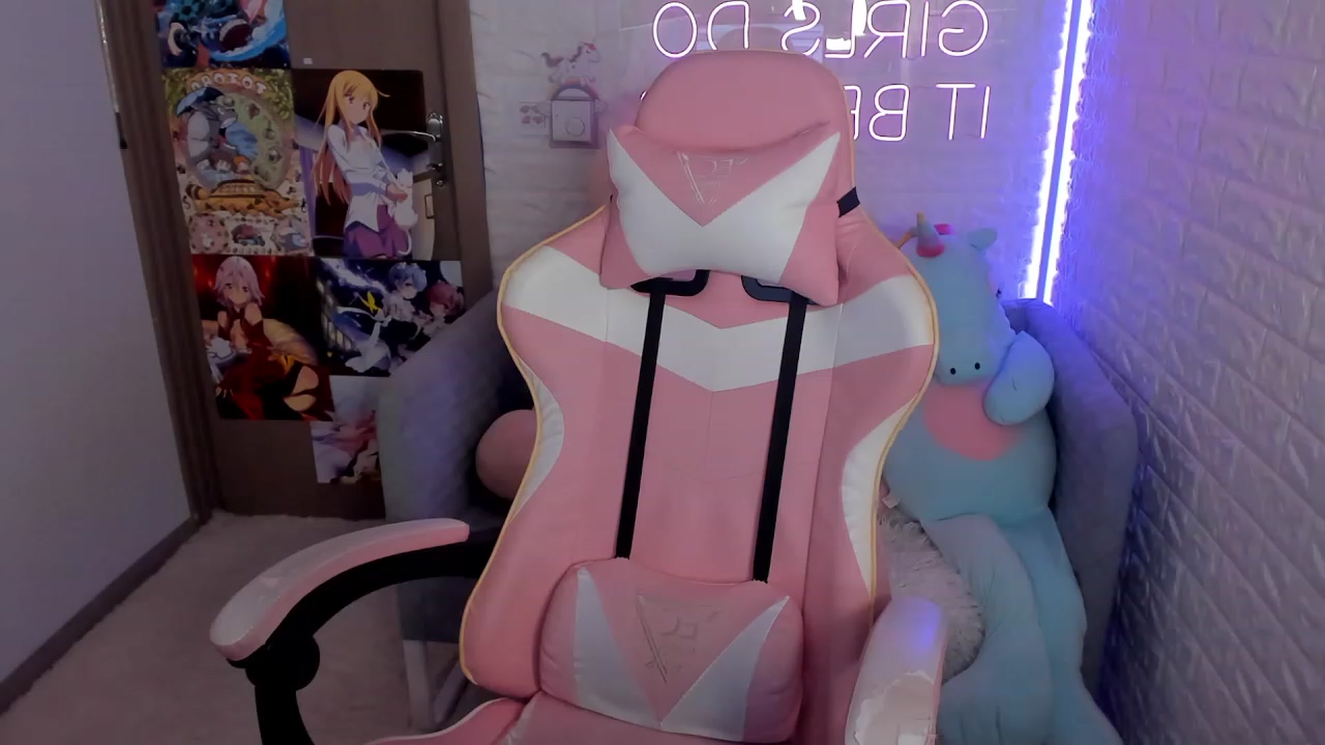 Gallery image thumbnail from ElsaYoung's myfreecams stream on, 12/28/2022, 13:09 image 4 of 20
