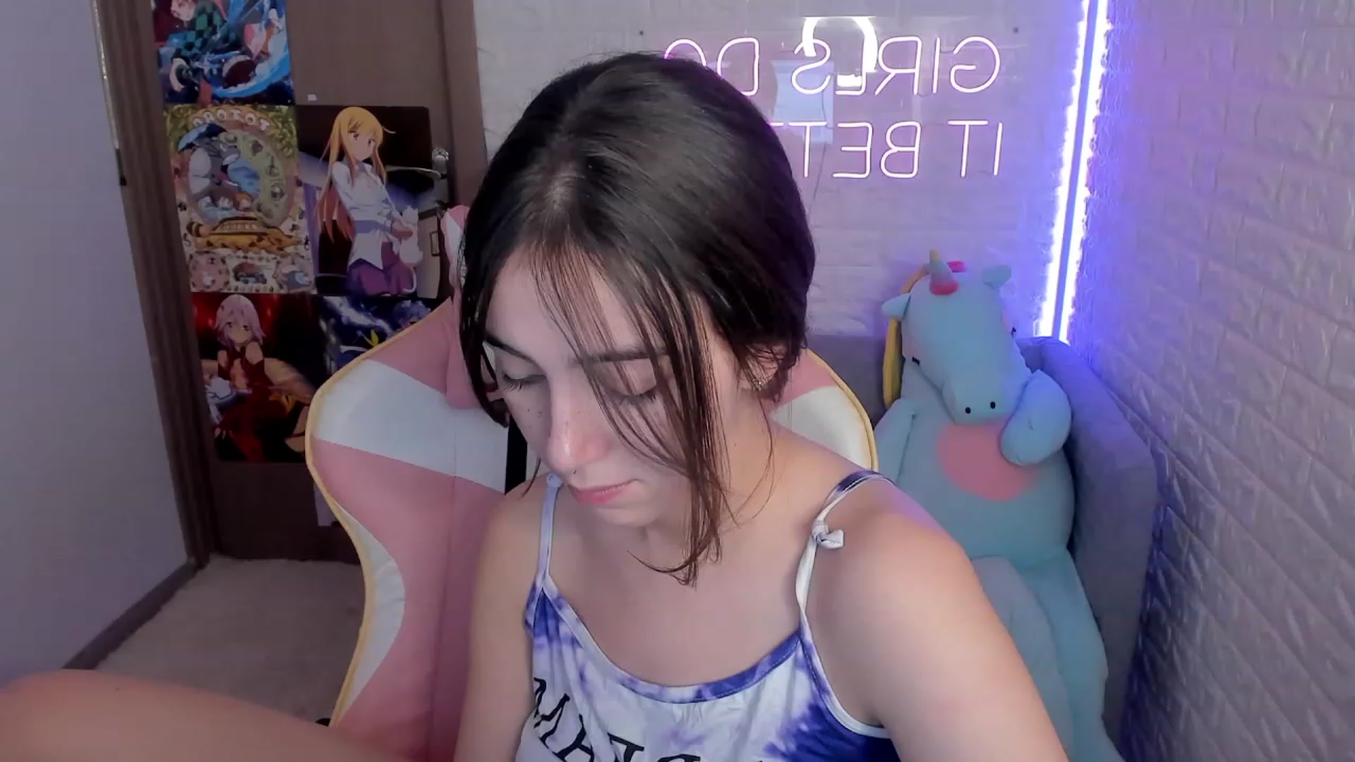Gallery image thumbnail from ElsaYoung's myfreecams stream on, 12/28/2022, 13:09 image 13 of 20