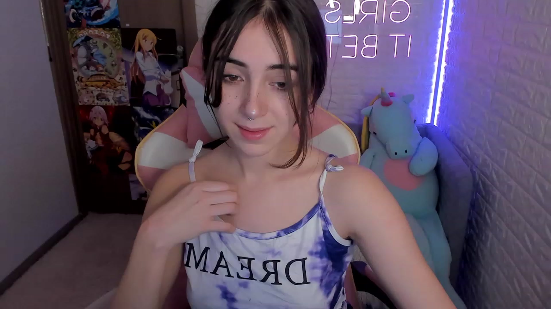 Gallery image thumbnail from ElsaYoung's myfreecams stream on, 12/28/2022, 13:09 image 1 of 20