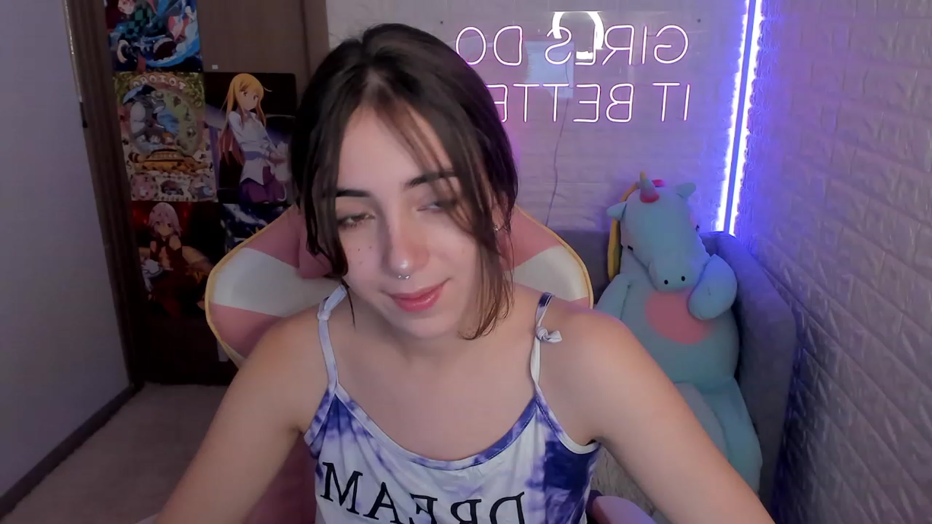 Gallery image thumbnail from ElsaYoung's myfreecams stream on, 12/28/2022, 13:09 image 10 of 20