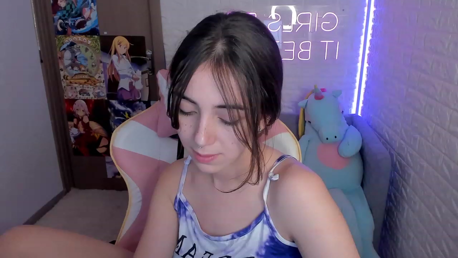 Gallery image thumbnail from ElsaYoung's myfreecams stream on, 12/28/2022, 13:09 image 15 of 20