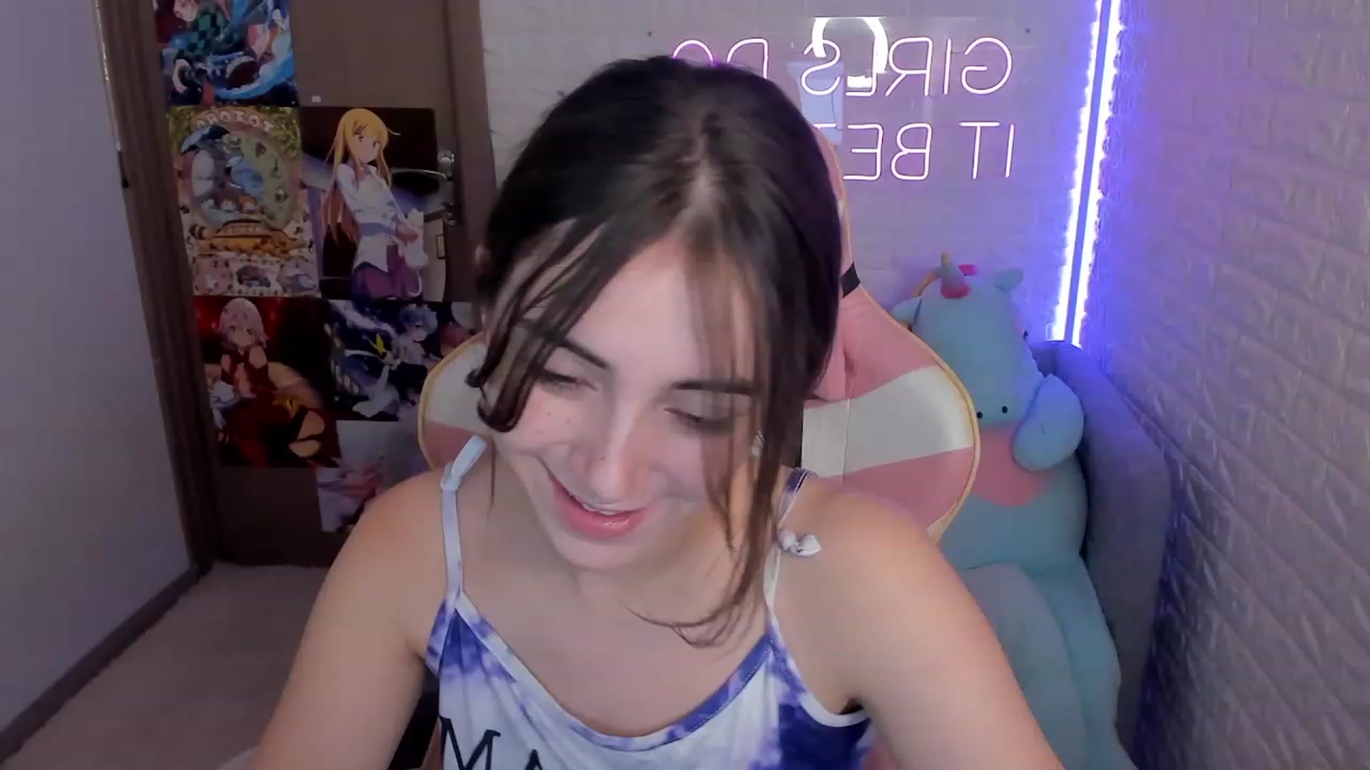 Gallery image thumbnail from ElsaYoung's myfreecams stream on, 12/28/2022, 13:09 image 20 of 20
