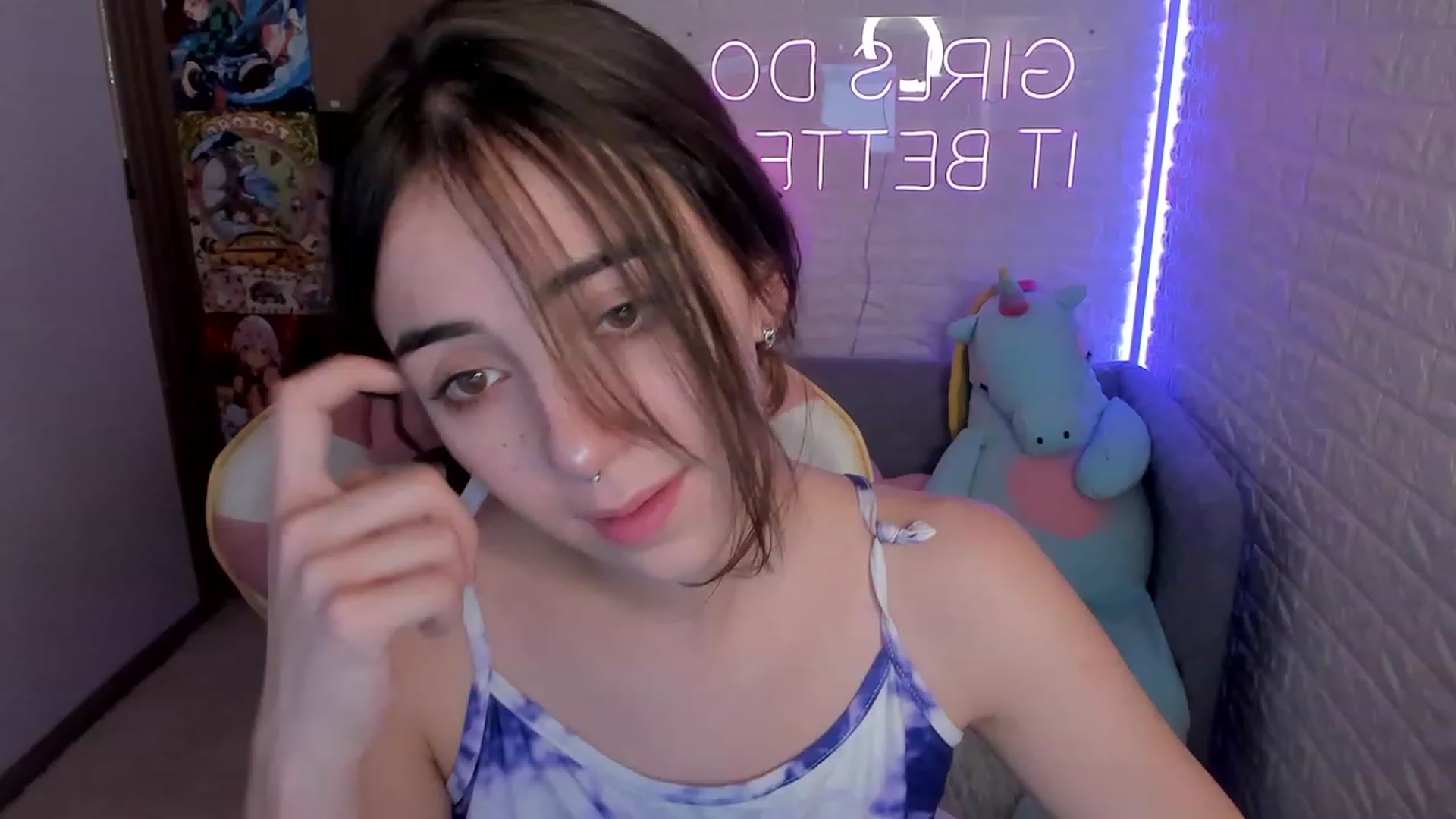 Gallery image thumbnail from ElsaYoung's myfreecams stream on, 12/28/2022, 13:09 image 18 of 20