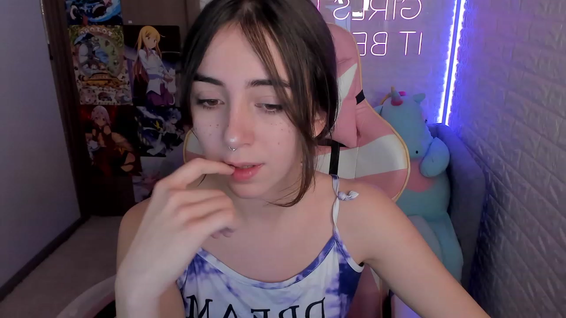Gallery image thumbnail from ElsaYoung's myfreecams stream on, 12/28/2022, 13:42 image 19 of 20
