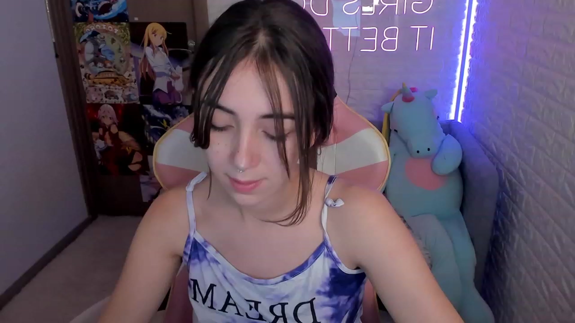 Gallery image thumbnail from ElsaYoung's myfreecams stream on, 12/28/2022, 13:42 image 6 of 20