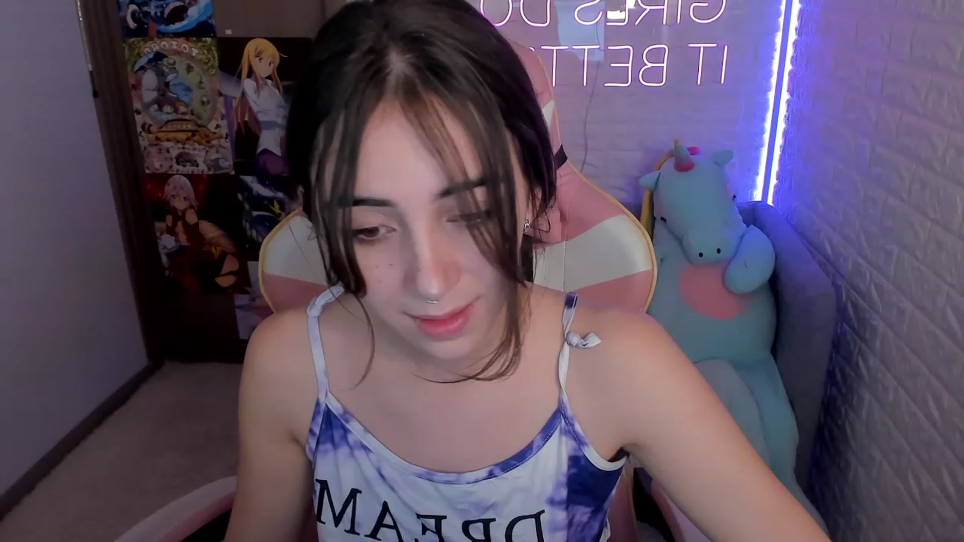 Gallery image thumbnail from ElsaYoung's myfreecams stream on, 12/28/2022, 13:42 image 3 of 20