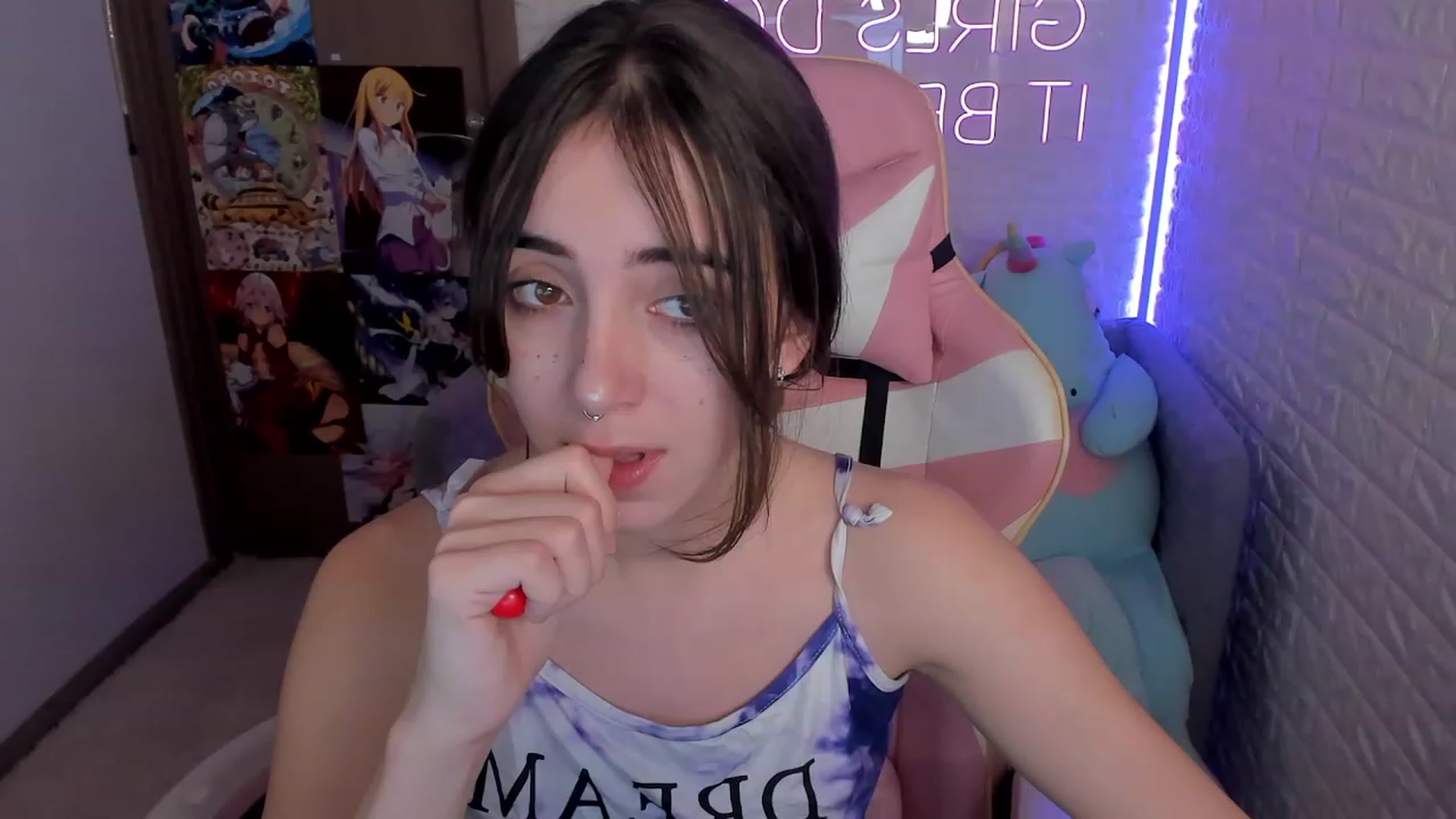 Gallery image thumbnail from ElsaYoung's myfreecams stream on, 12/28/2022, 13:42 image 20 of 20