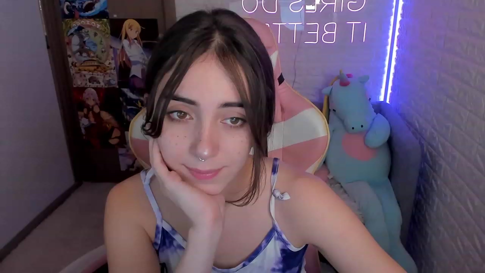 Gallery image thumbnail from ElsaYoung's myfreecams stream on, 12/28/2022, 13:42 image 8 of 20