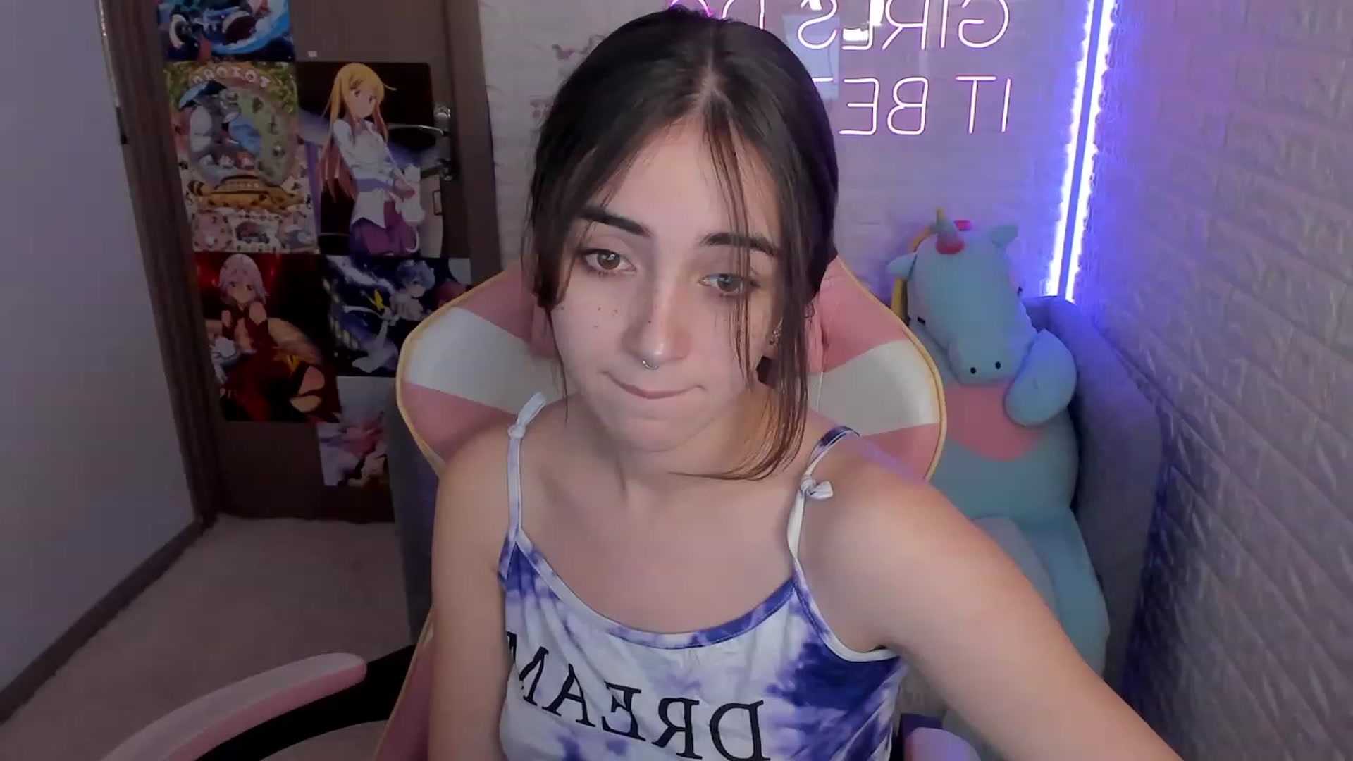 Gallery image thumbnail from ElsaYoung's myfreecams stream on, 12/28/2022, 16:07 image 3 of 20