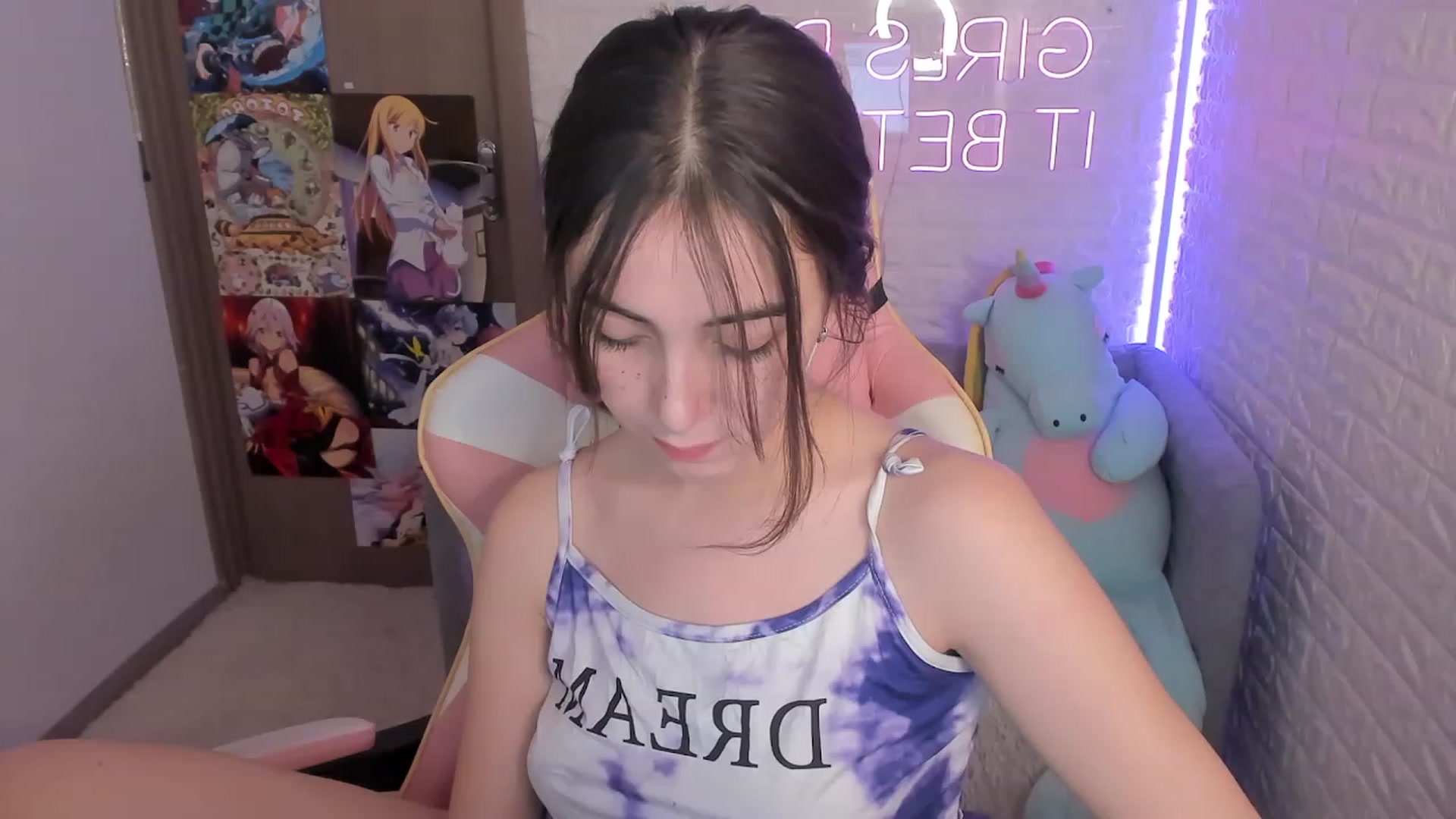 Gallery image thumbnail from ElsaYoung's myfreecams stream on, 12/28/2022, 16:07 image 18 of 20