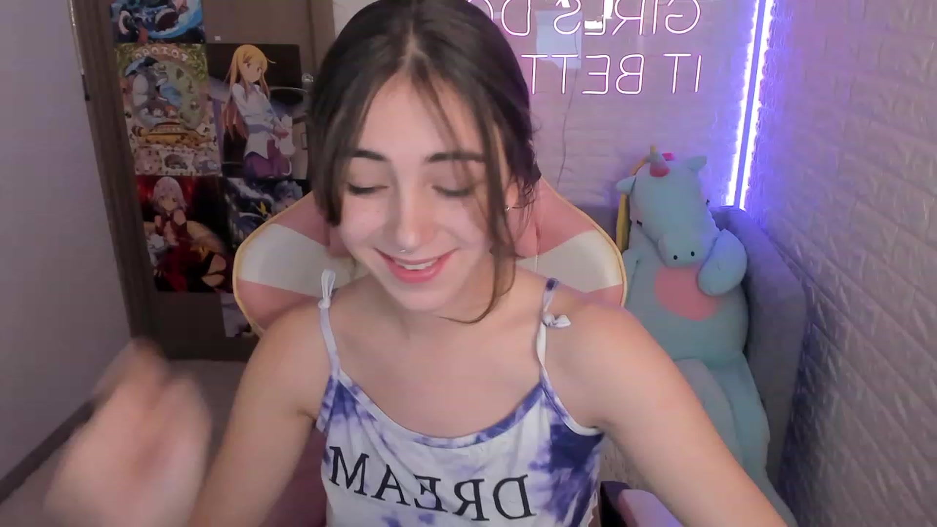 Gallery image thumbnail from ElsaYoung's myfreecams stream on, 12/28/2022, 16:07 image 10 of 20