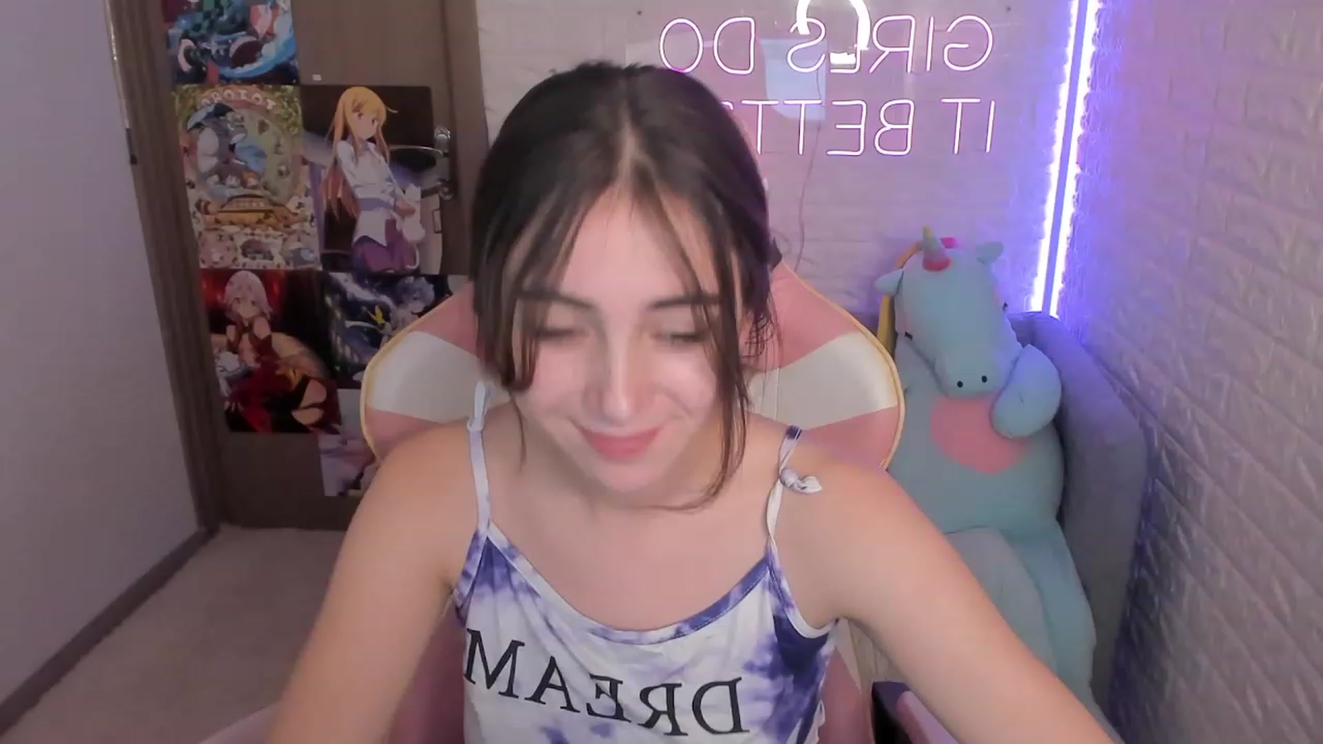 Gallery image thumbnail from ElsaYoung's myfreecams stream on, 12/28/2022, 16:07 image 14 of 20