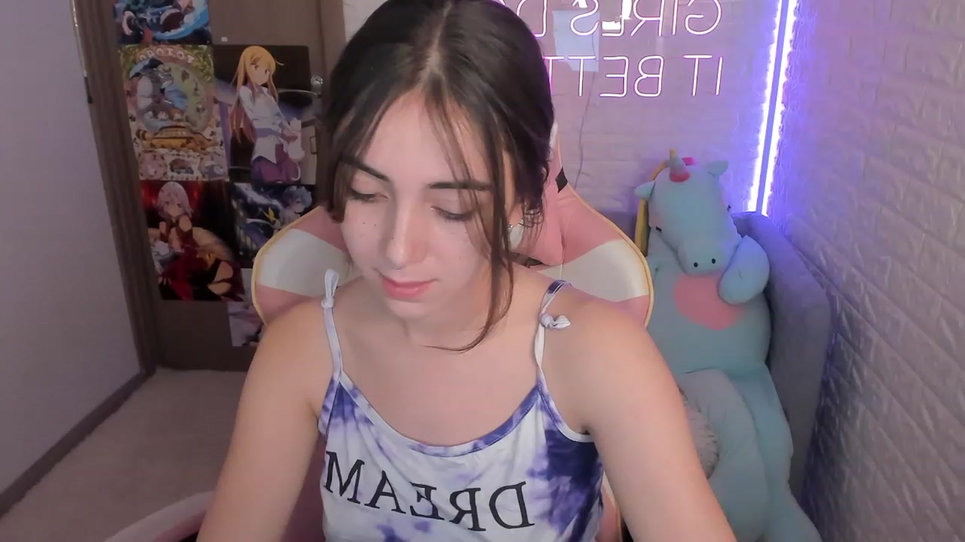 Gallery image thumbnail from ElsaYoung's myfreecams stream on, 12/28/2022, 16:07 image 11 of 20