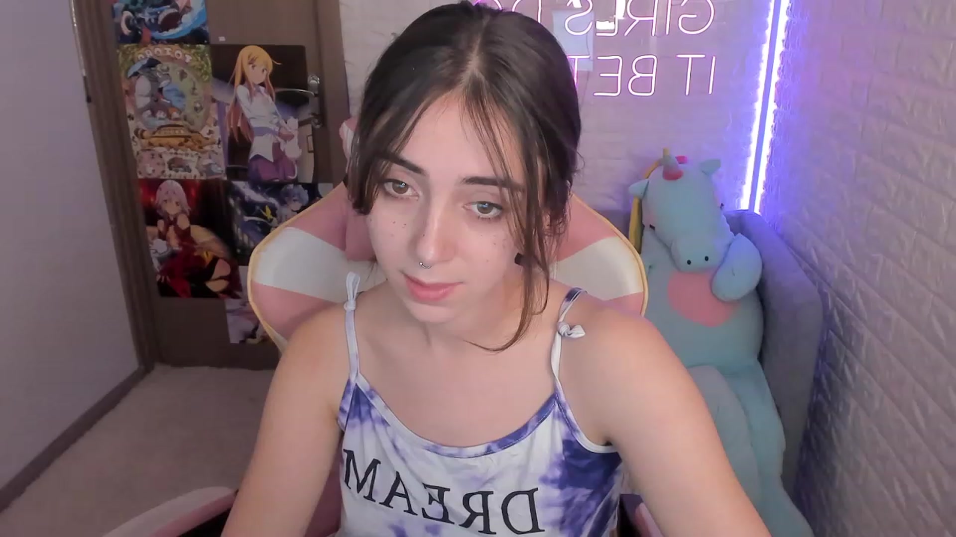 Gallery image thumbnail from ElsaYoung's myfreecams stream on, 12/28/2022, 16:07 image 9 of 20
