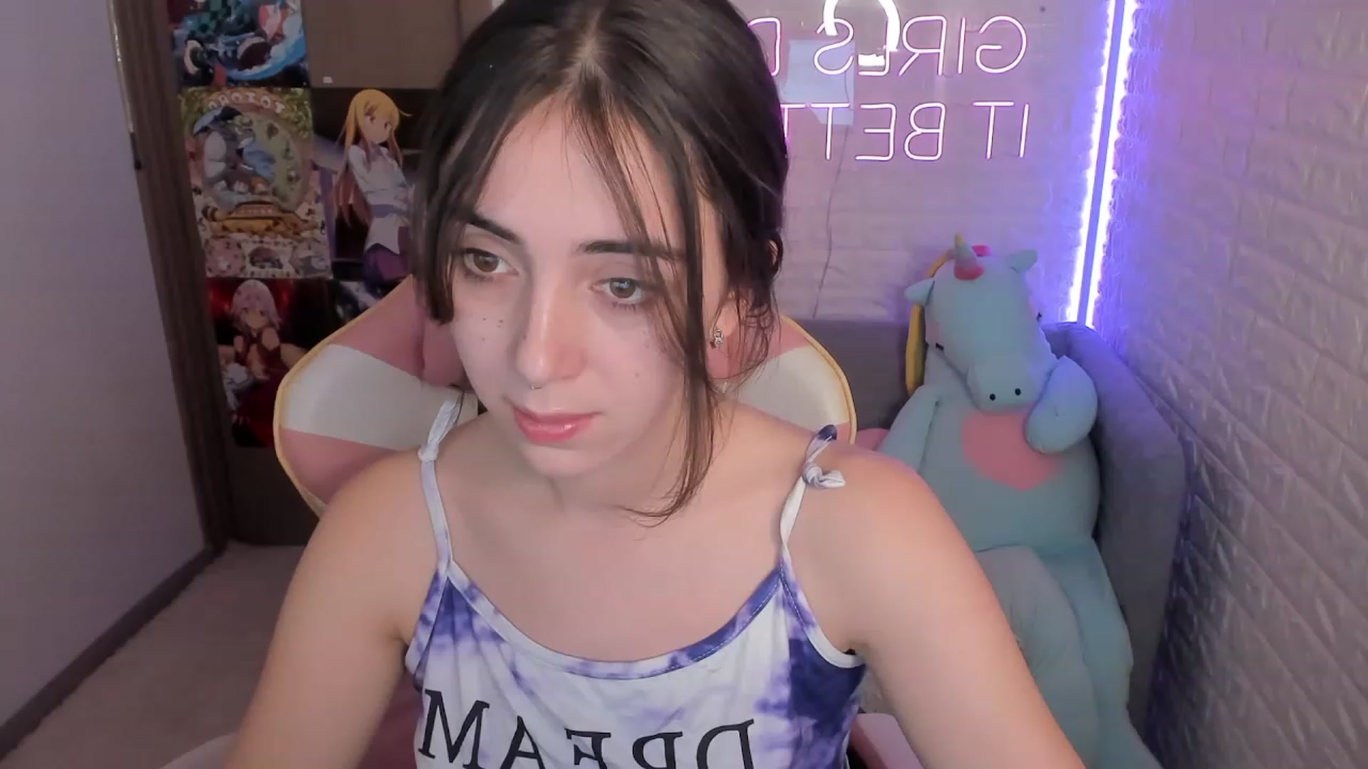 Gallery image thumbnail from ElsaYoung's myfreecams stream on, 12/28/2022, 16:07 image 20 of 20