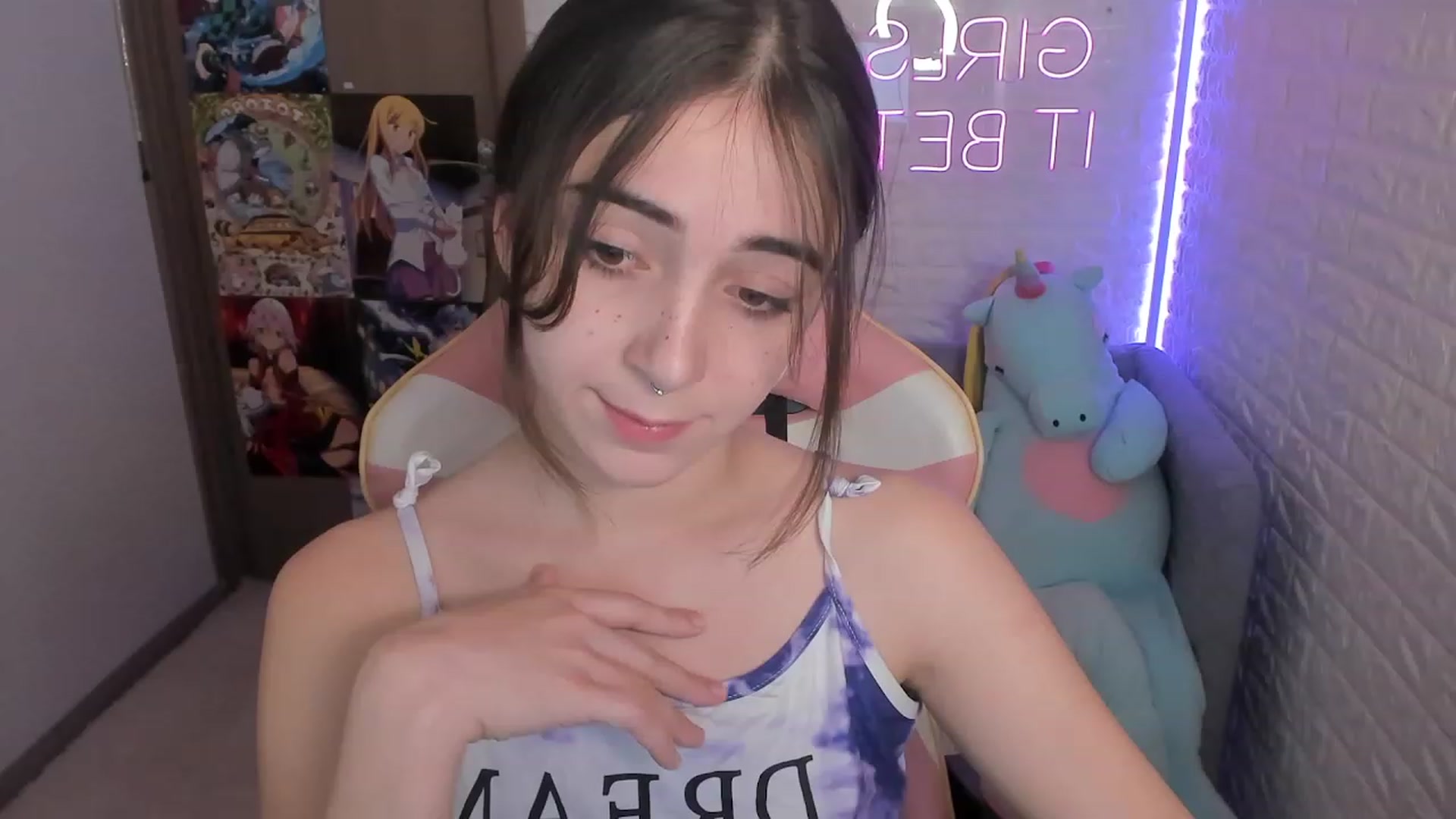 Gallery image thumbnail from ElsaYoung's myfreecams stream on, 12/28/2022, 16:54 image 19 of 20