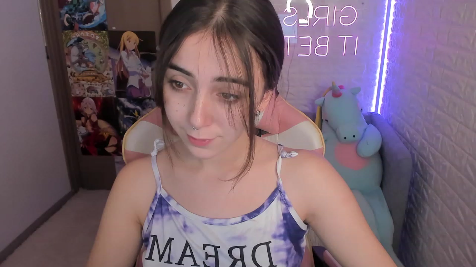Gallery image thumbnail from ElsaYoung's myfreecams stream on, 12/28/2022, 16:54 image 11 of 20
