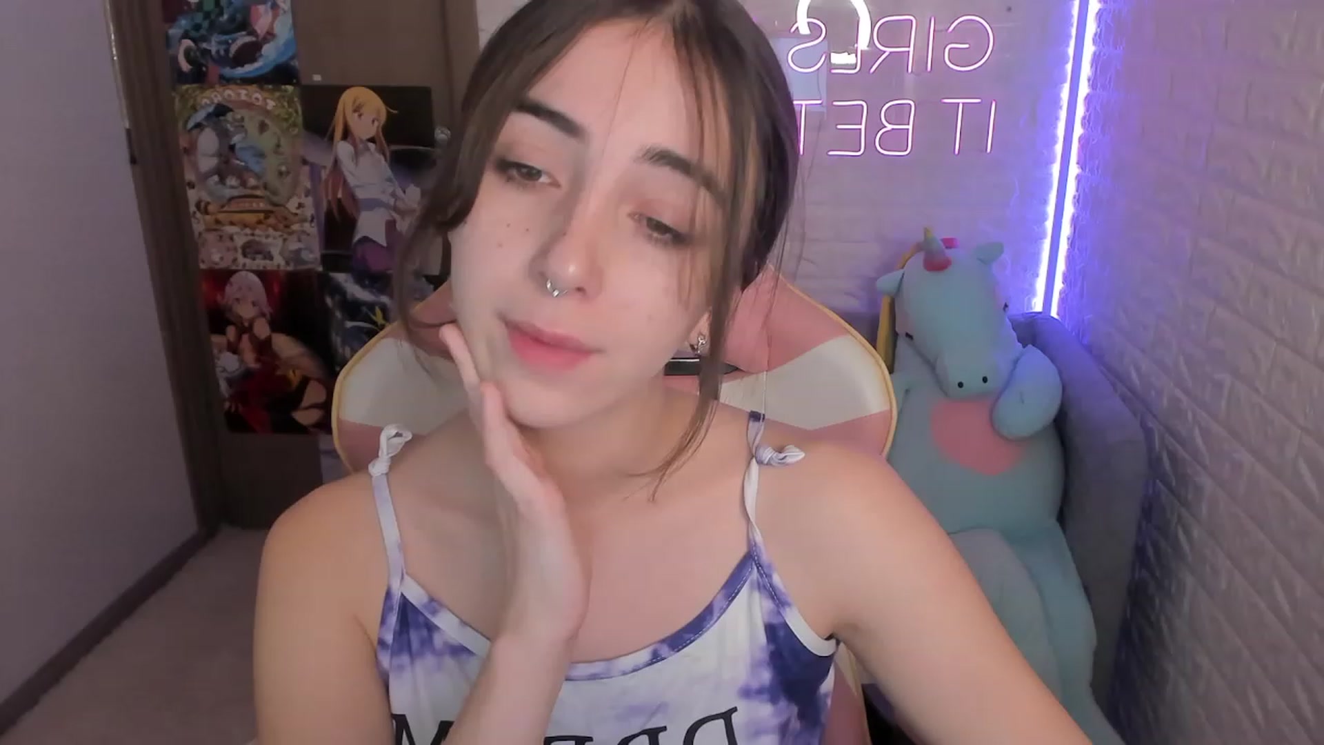 Gallery image thumbnail from ElsaYoung's myfreecams stream on, 12/28/2022, 16:54 image 12 of 20
