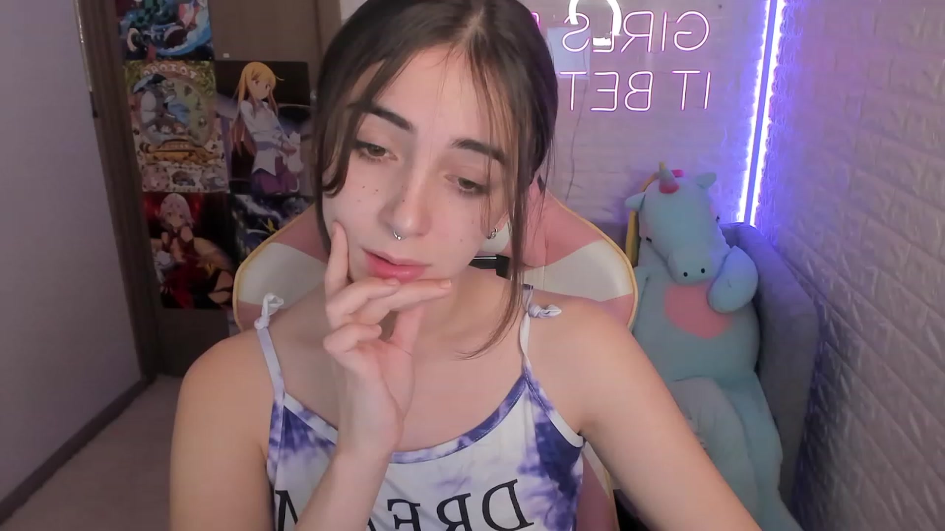 Gallery image thumbnail from ElsaYoung's myfreecams stream on, 12/28/2022, 16:54 image 20 of 20