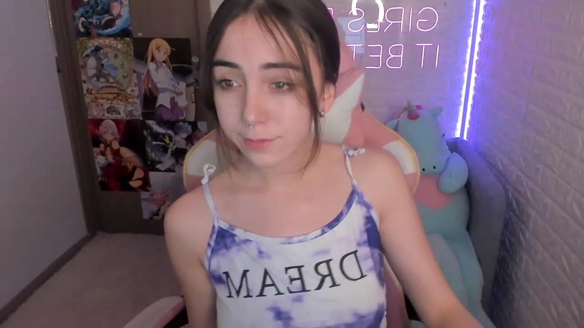 Gallery image thumbnail from ElsaYoung's myfreecams stream on, 12/28/2022, 16:54 image 5 of 20