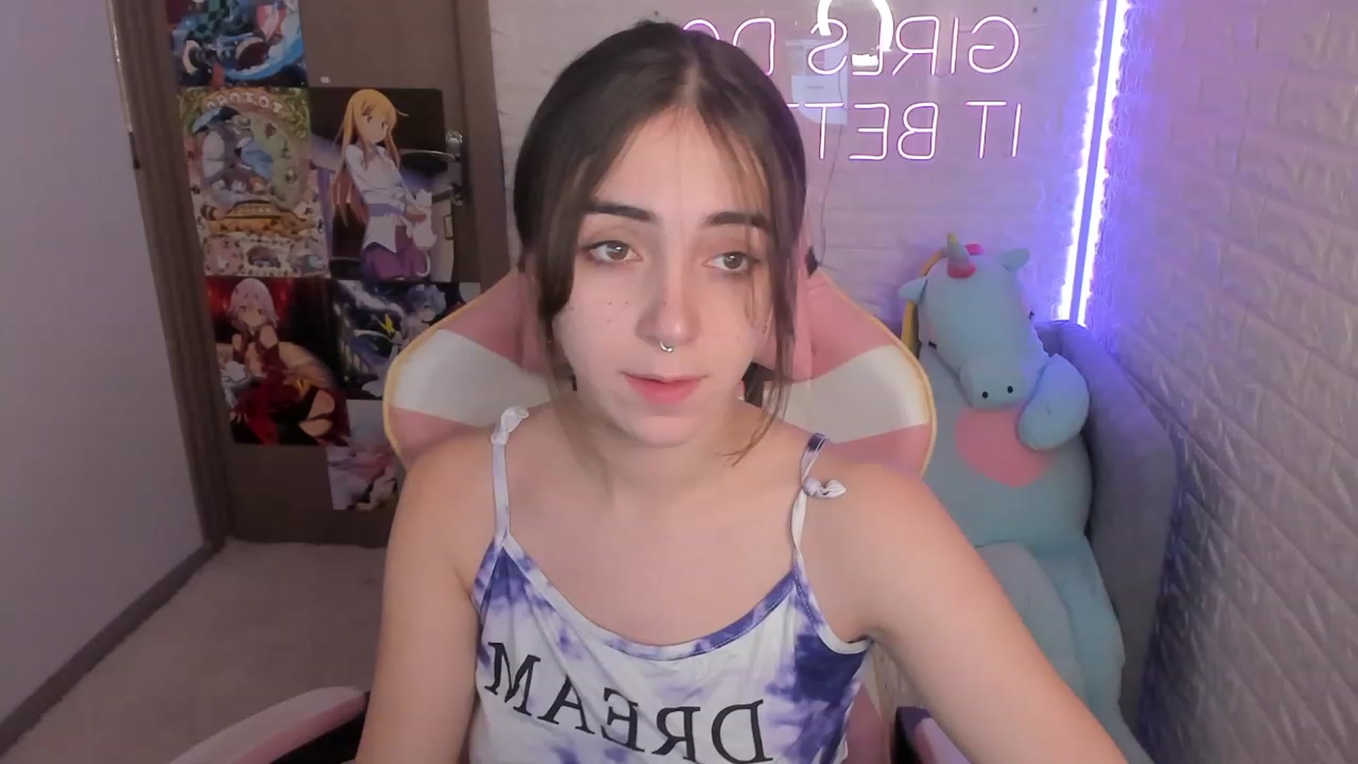 Gallery image thumbnail from ElsaYoung's myfreecams stream on, 12/28/2022, 16:54 image 3 of 20
