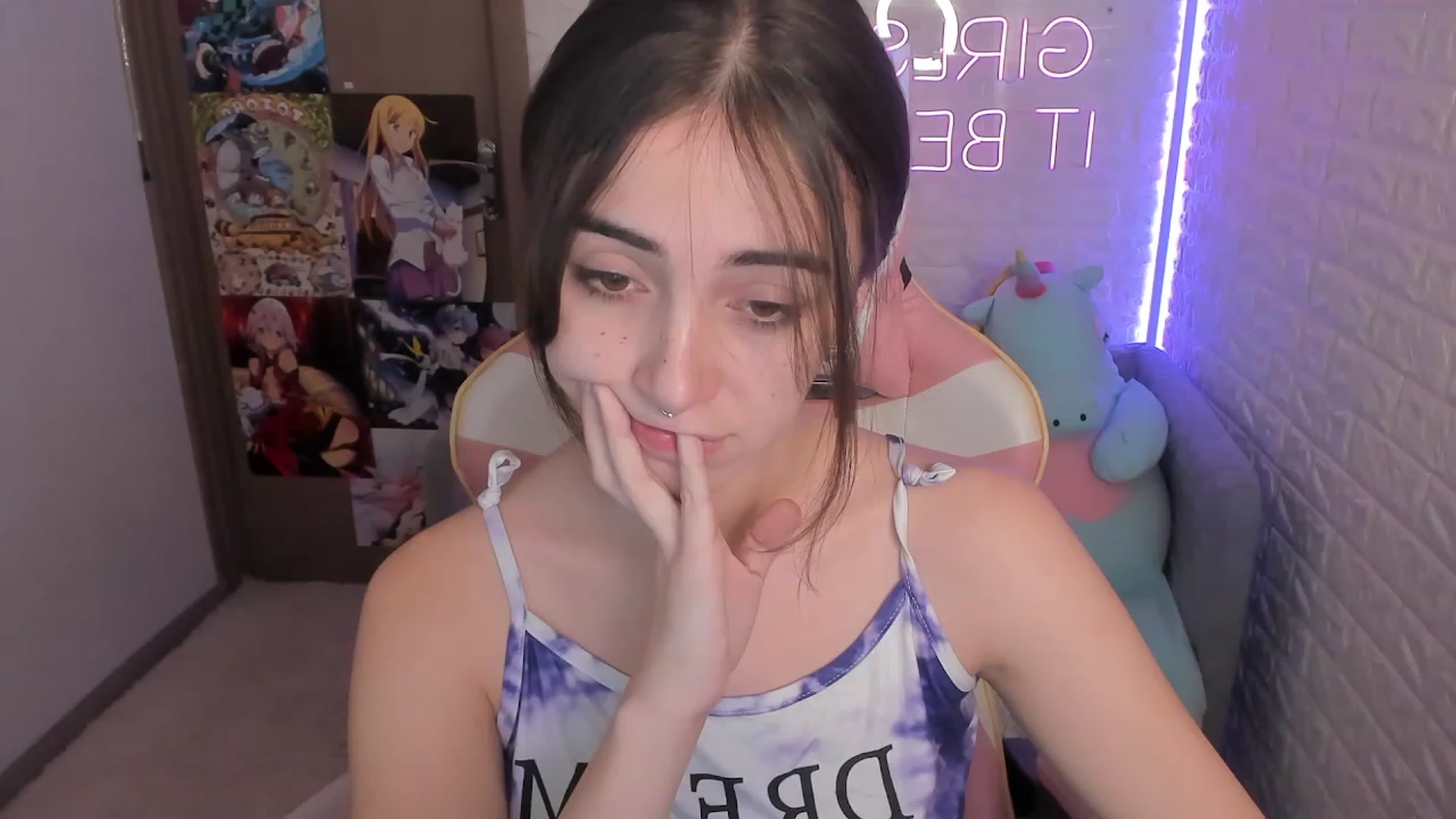 Gallery image thumbnail from ElsaYoung's myfreecams stream on, 12/28/2022, 16:54 image 7 of 20