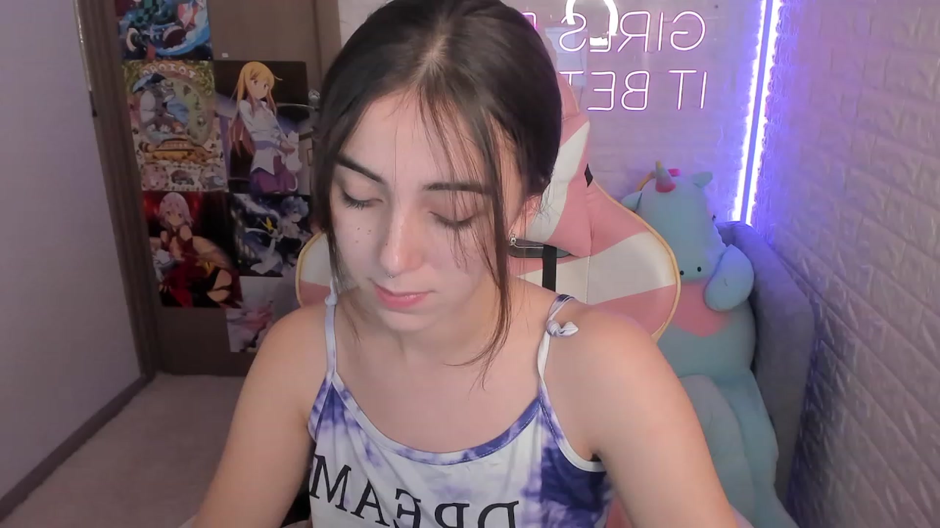 Gallery image thumbnail from ElsaYoung's myfreecams stream on, 12/28/2022, 16:54 image 9 of 20