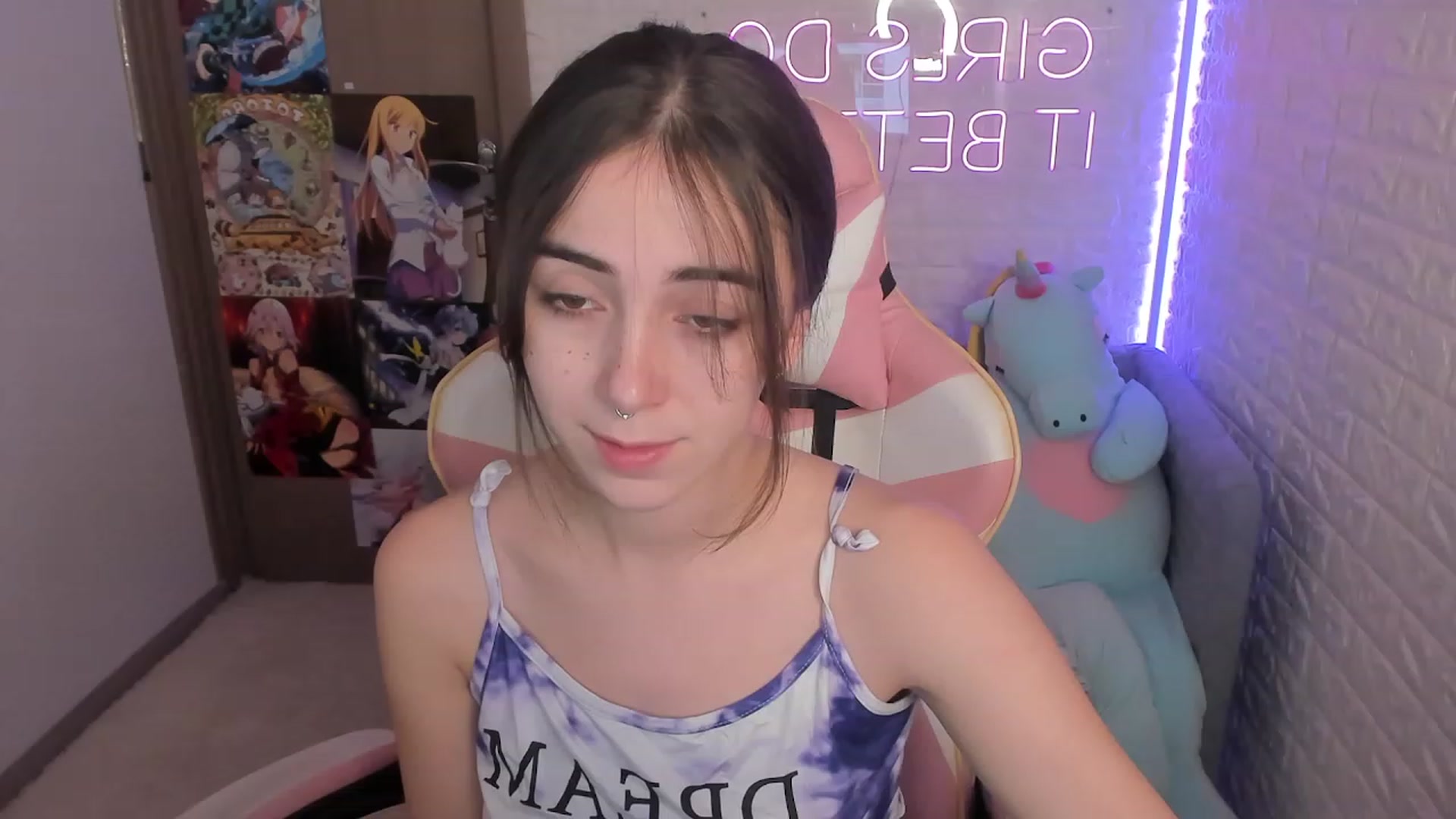Gallery image thumbnail from ElsaYoung's myfreecams stream on, 12/28/2022, 16:54 image 1 of 20